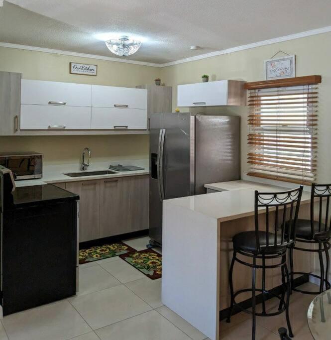 Comfy Seascape Retreat near Kingston Airport view 2