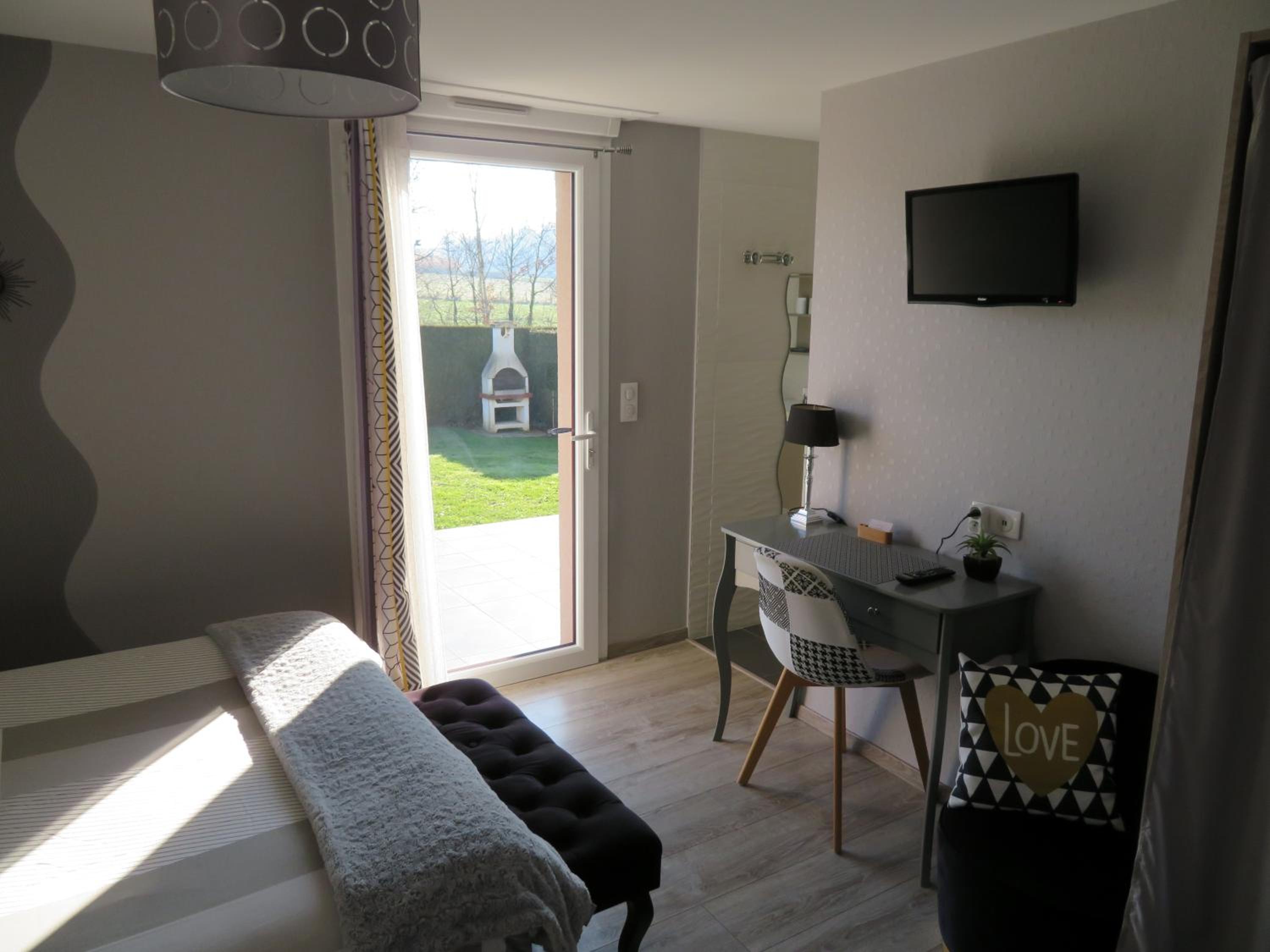 Chambres d'Hotes La Maison Neuve view 5