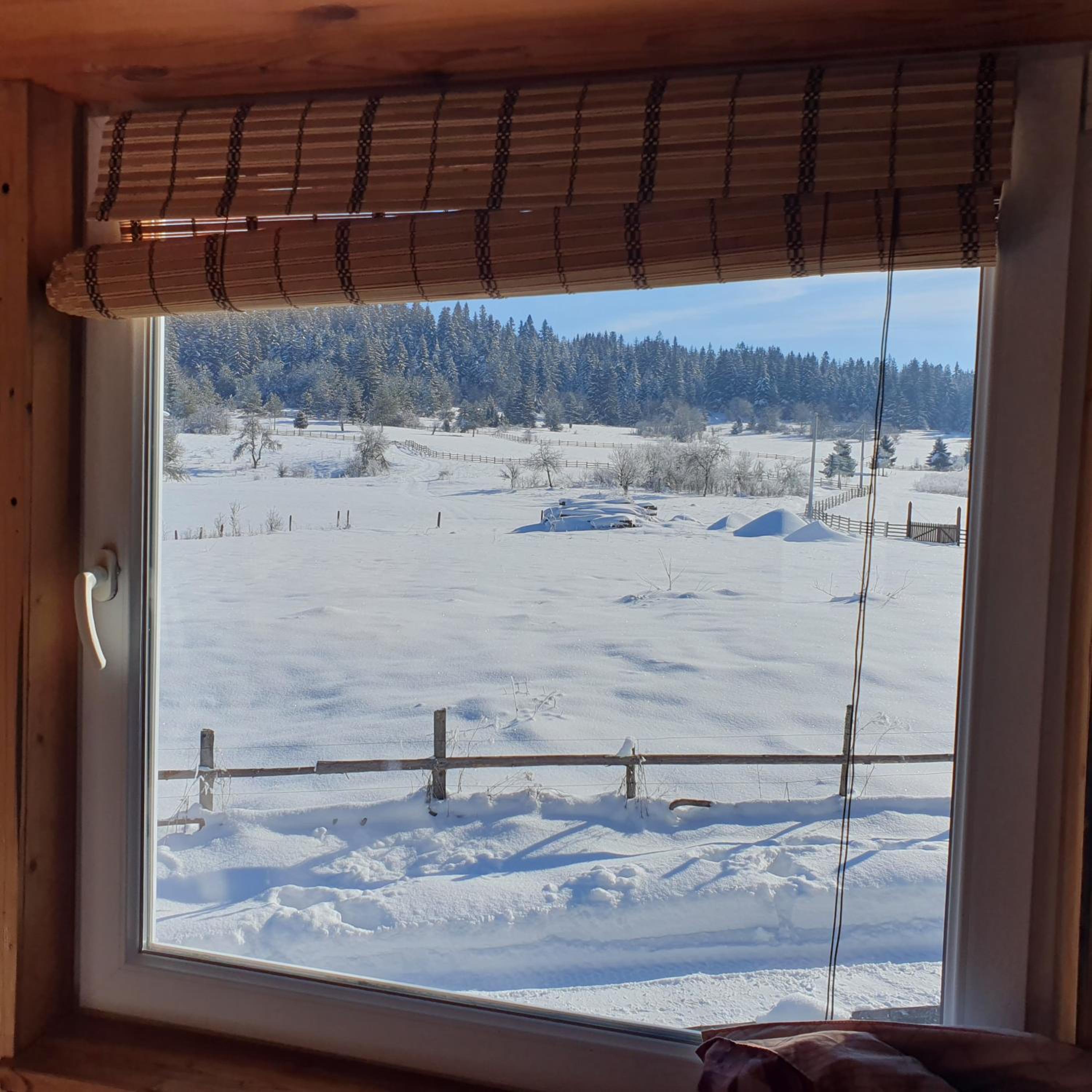 Planinska koliba Ajdanovici Jelovac Nisicka visoravan view 4