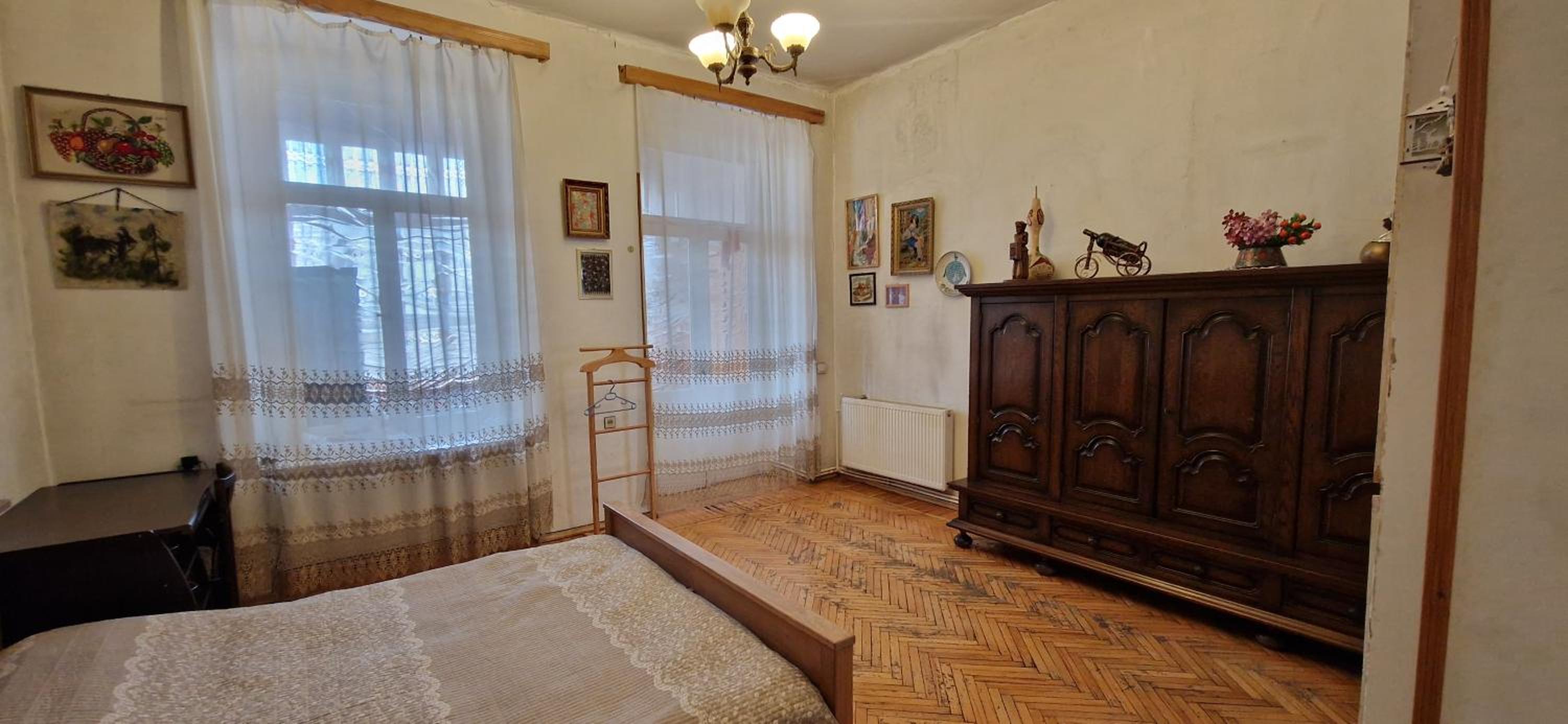 Beautiful 2-room apartment hosted by a Georgian Artist view 5