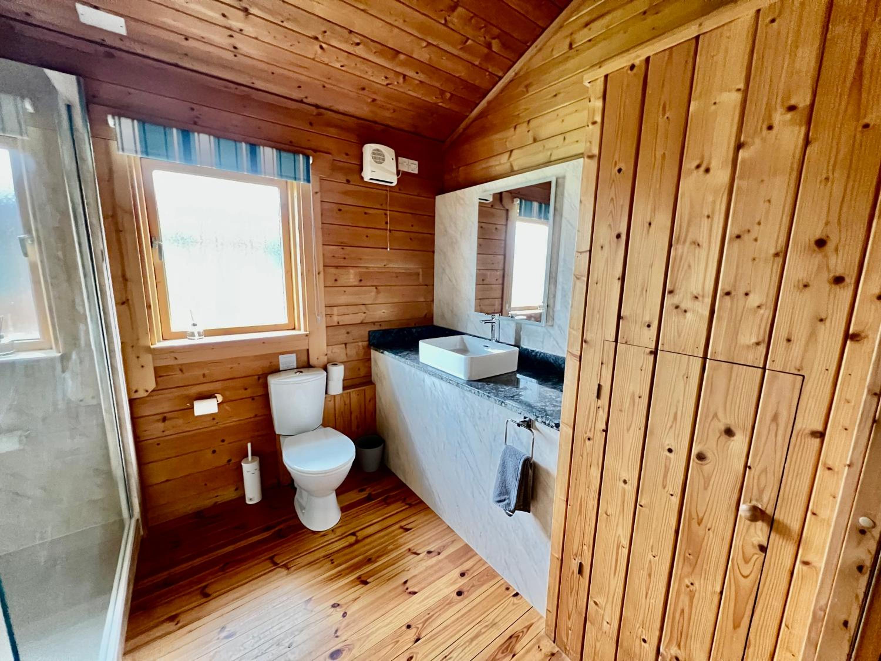 Tufty Lodge, Lake Pochard lodge 9
