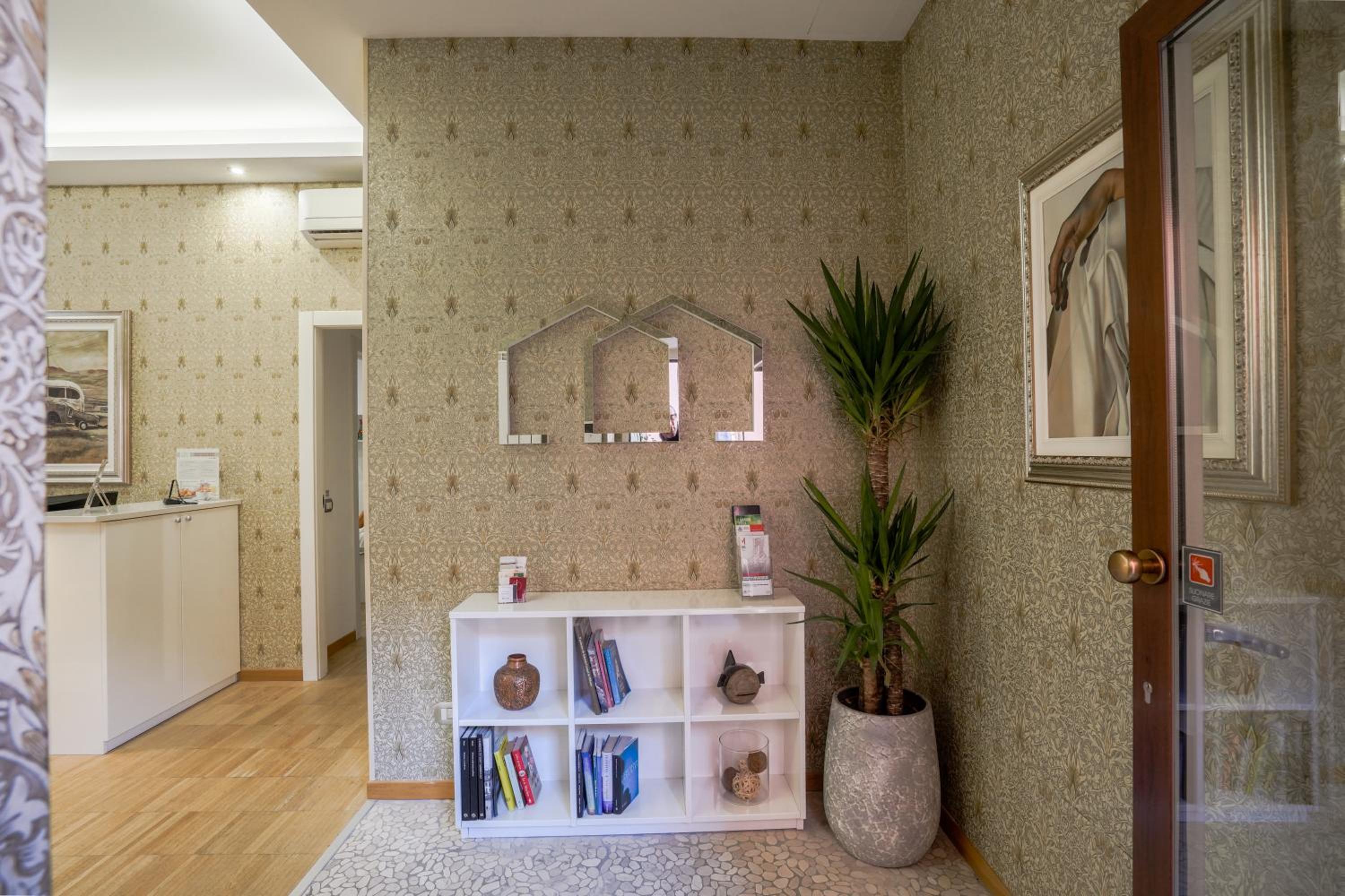 Monza City Rooms & Studios