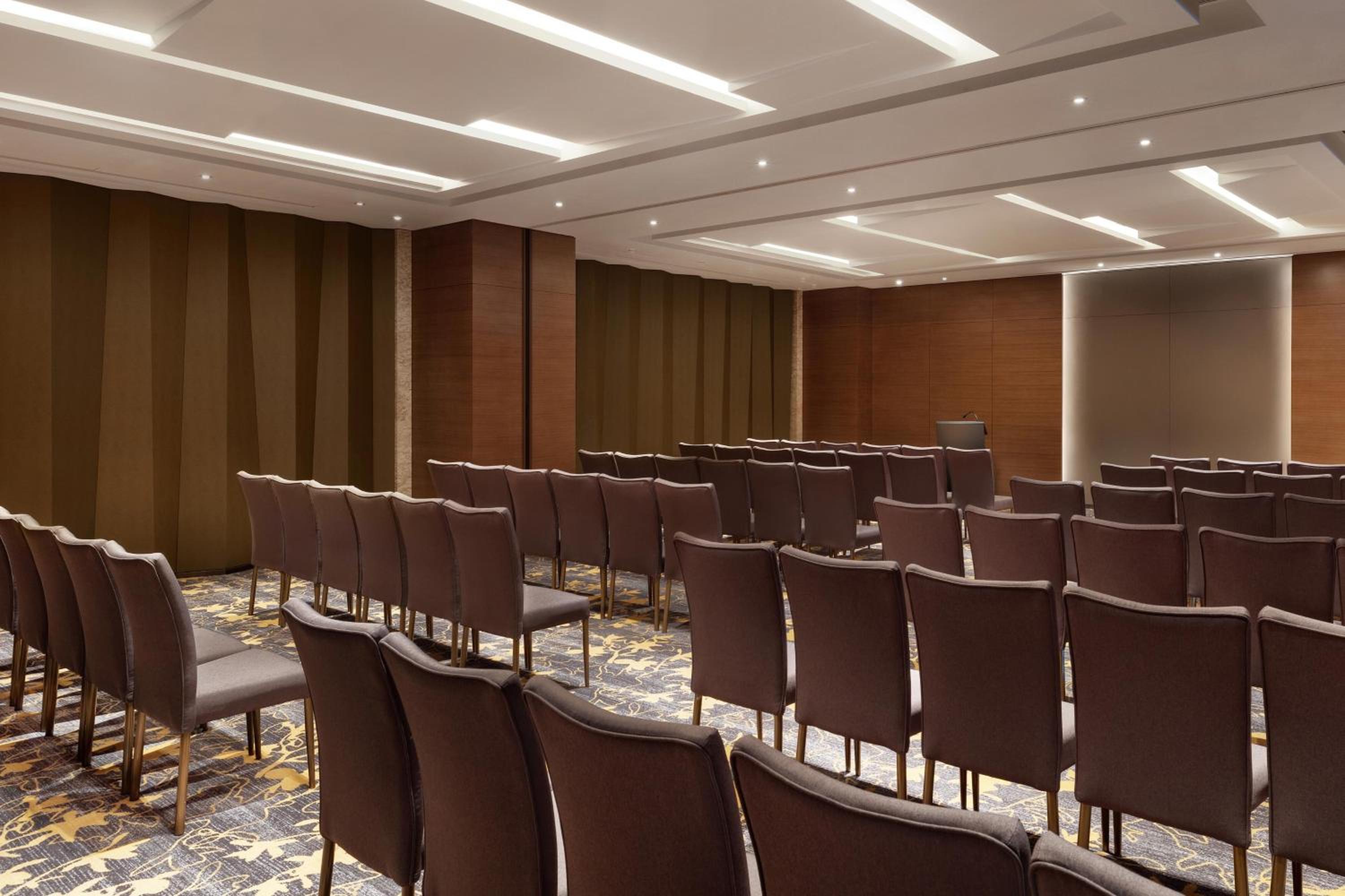 Sheraton Hong Kong Tung Chung Hotel