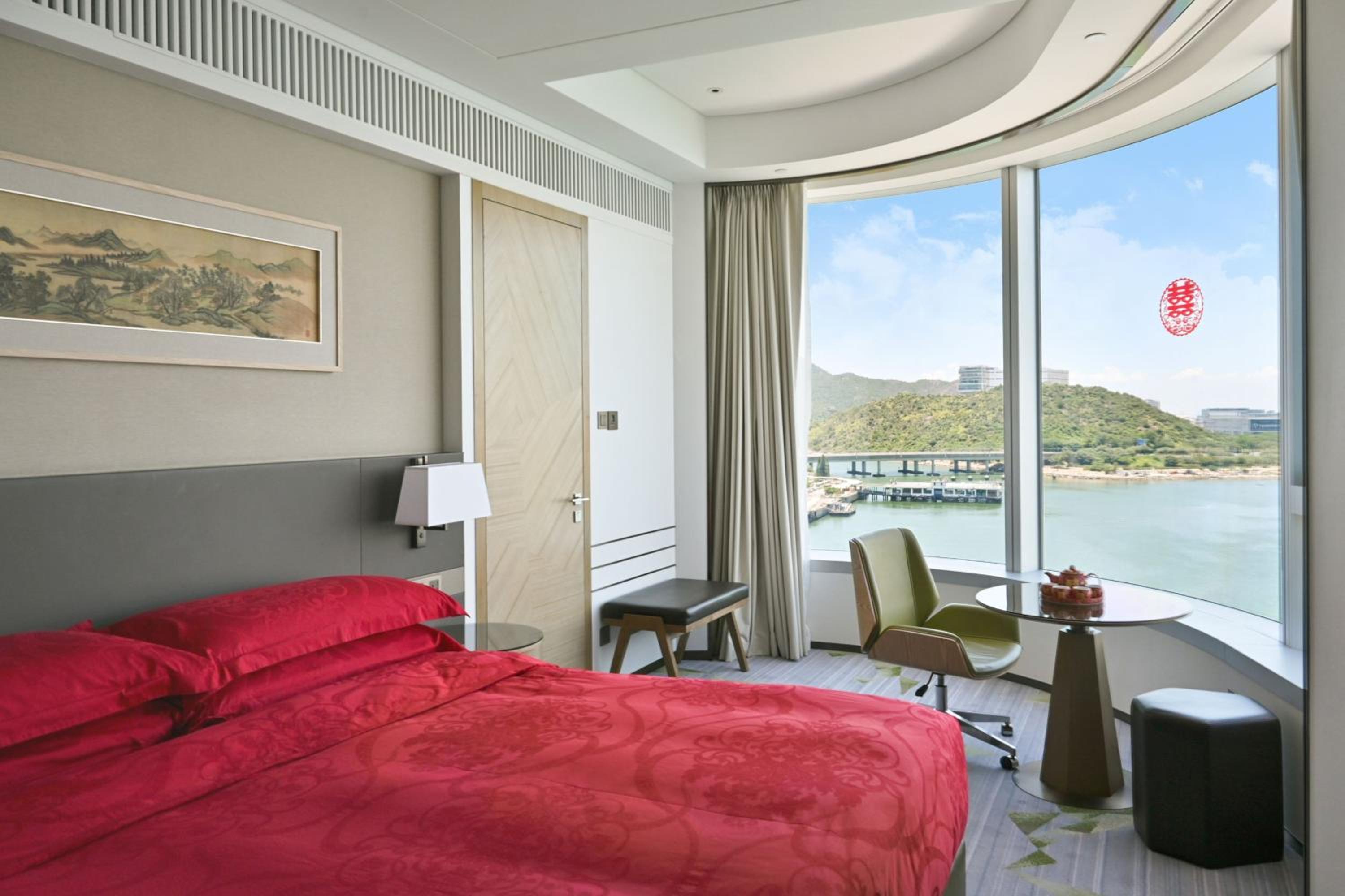 Sheraton Hong Kong Tung Chung Hotel