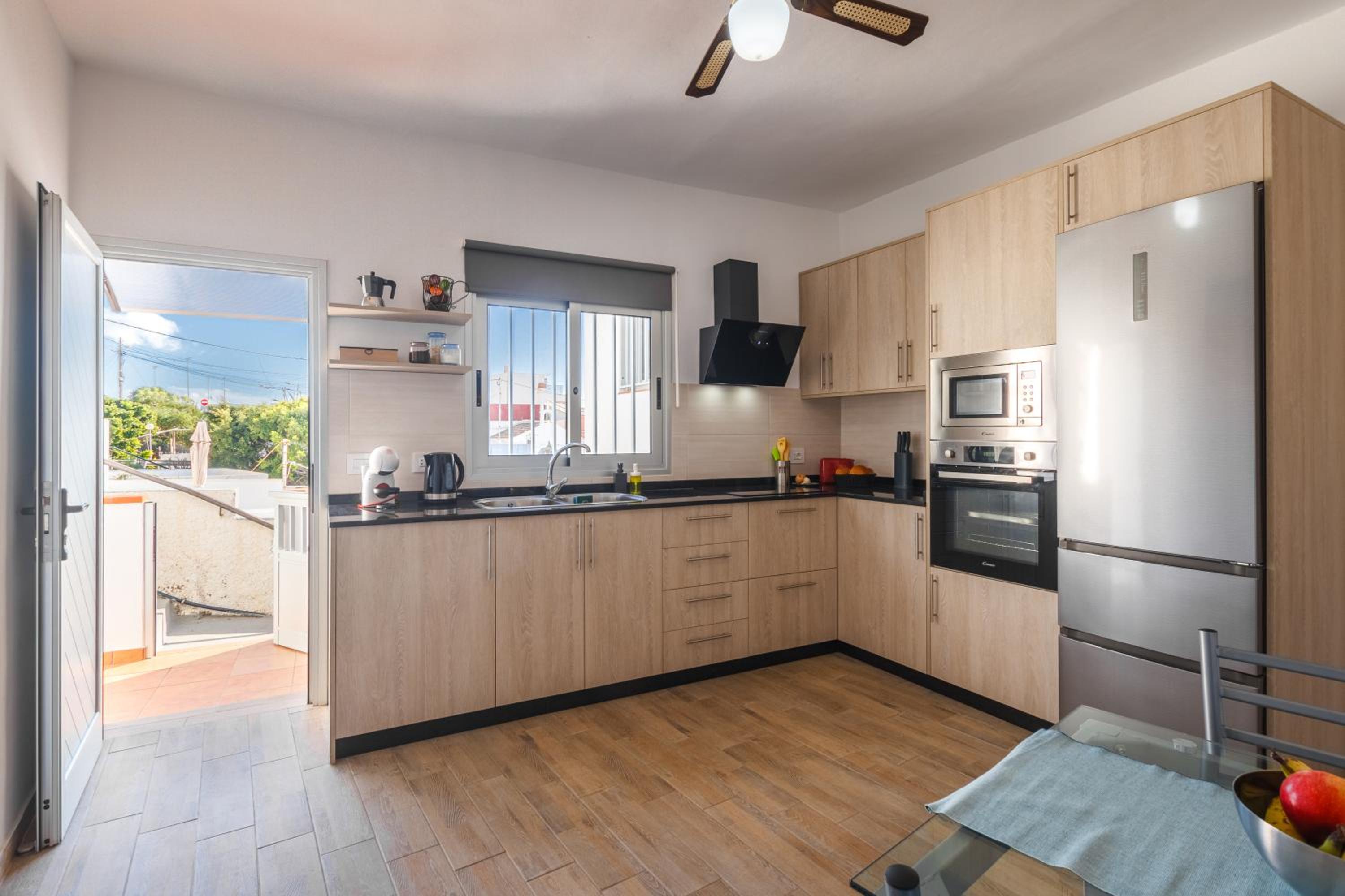 Family home with stunning sea views! view 3