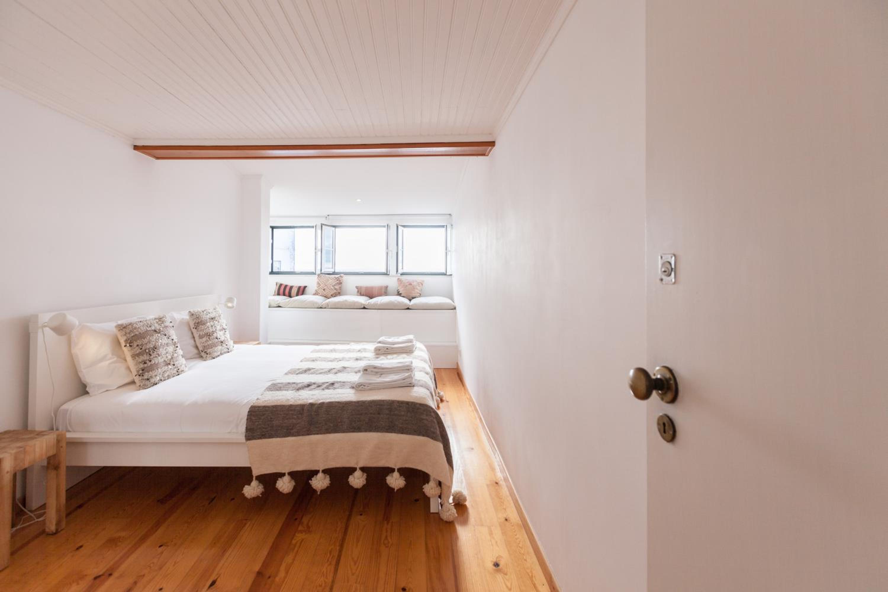 FLH Alfama Mezzanine with River View view 3