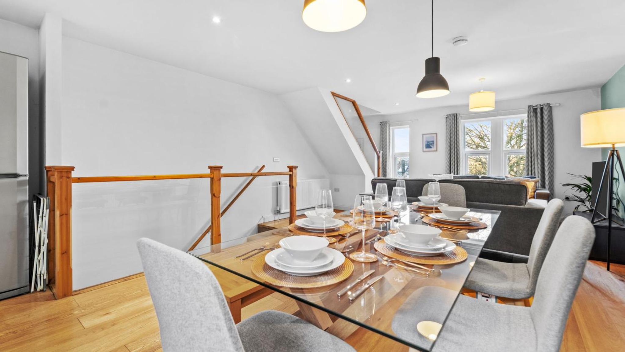 Large 5Bed Town House-Sleeps 9-By FabAccommodation view 2