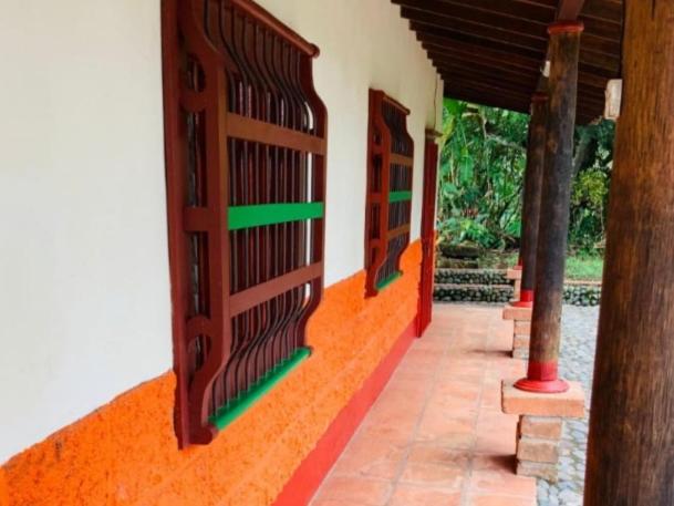 Maravilla de cabaña grupal 5-10 personas parking, wifi, campestre, cercana