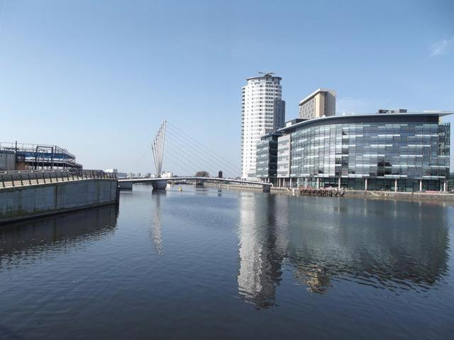 Luxury King Bed Near Old Trafford Stadium - main view