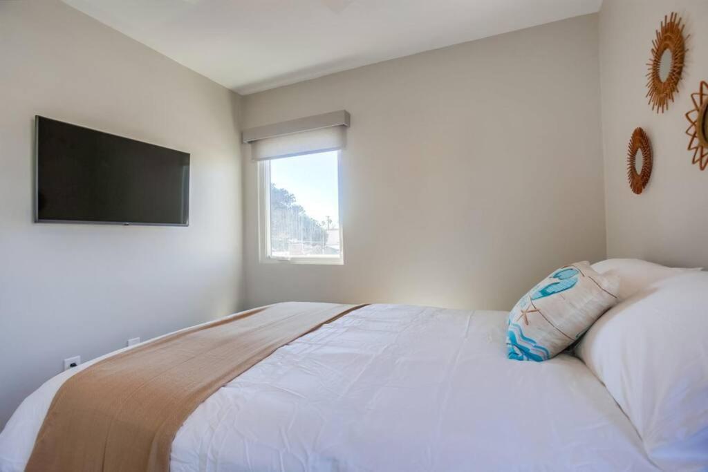 Modern Newly Renovated 2BR Apt in Heart of Ocean Beach view 5