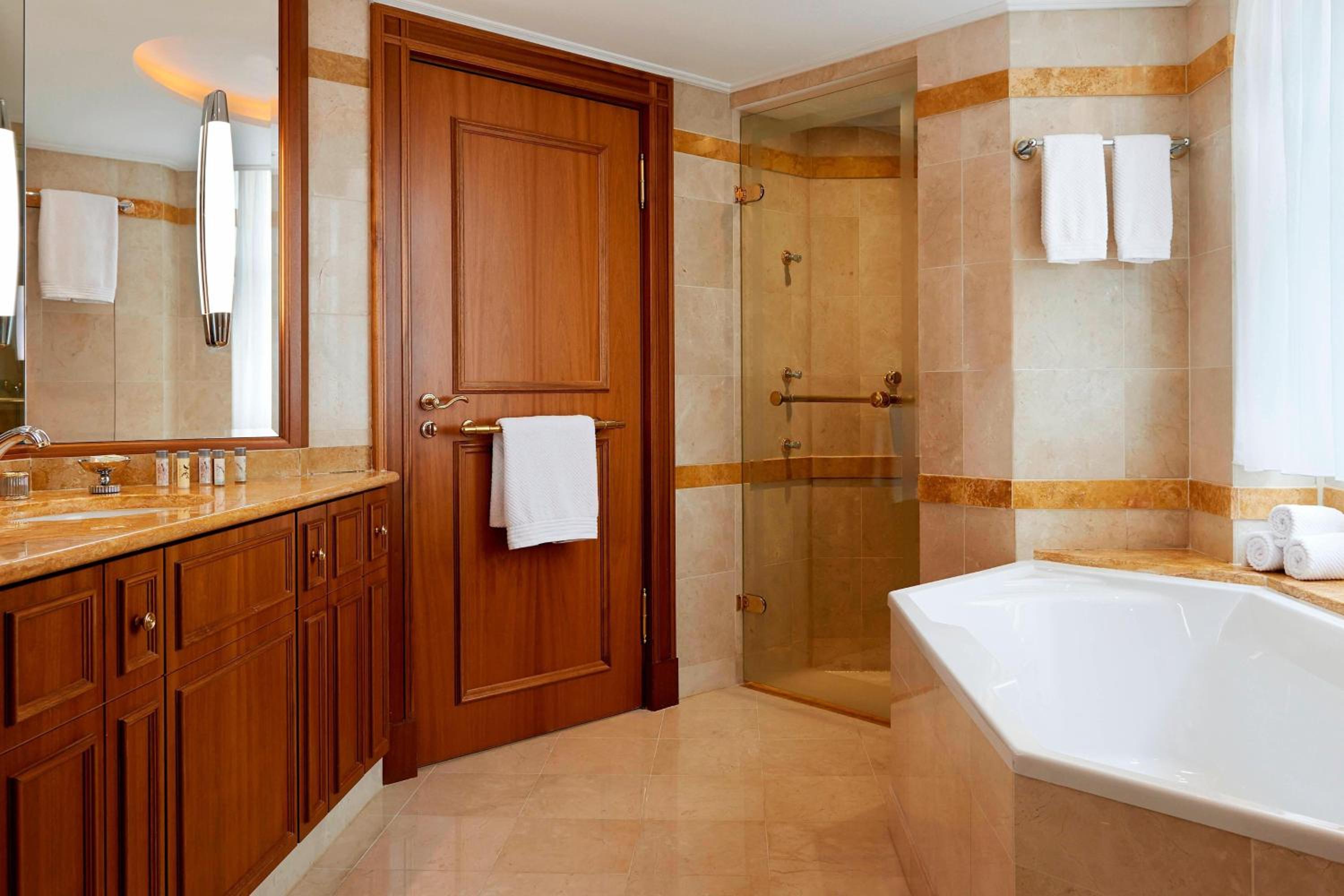 Puteaux Vacations - Renaissance Paris La Defense Hotel - Property Image 2