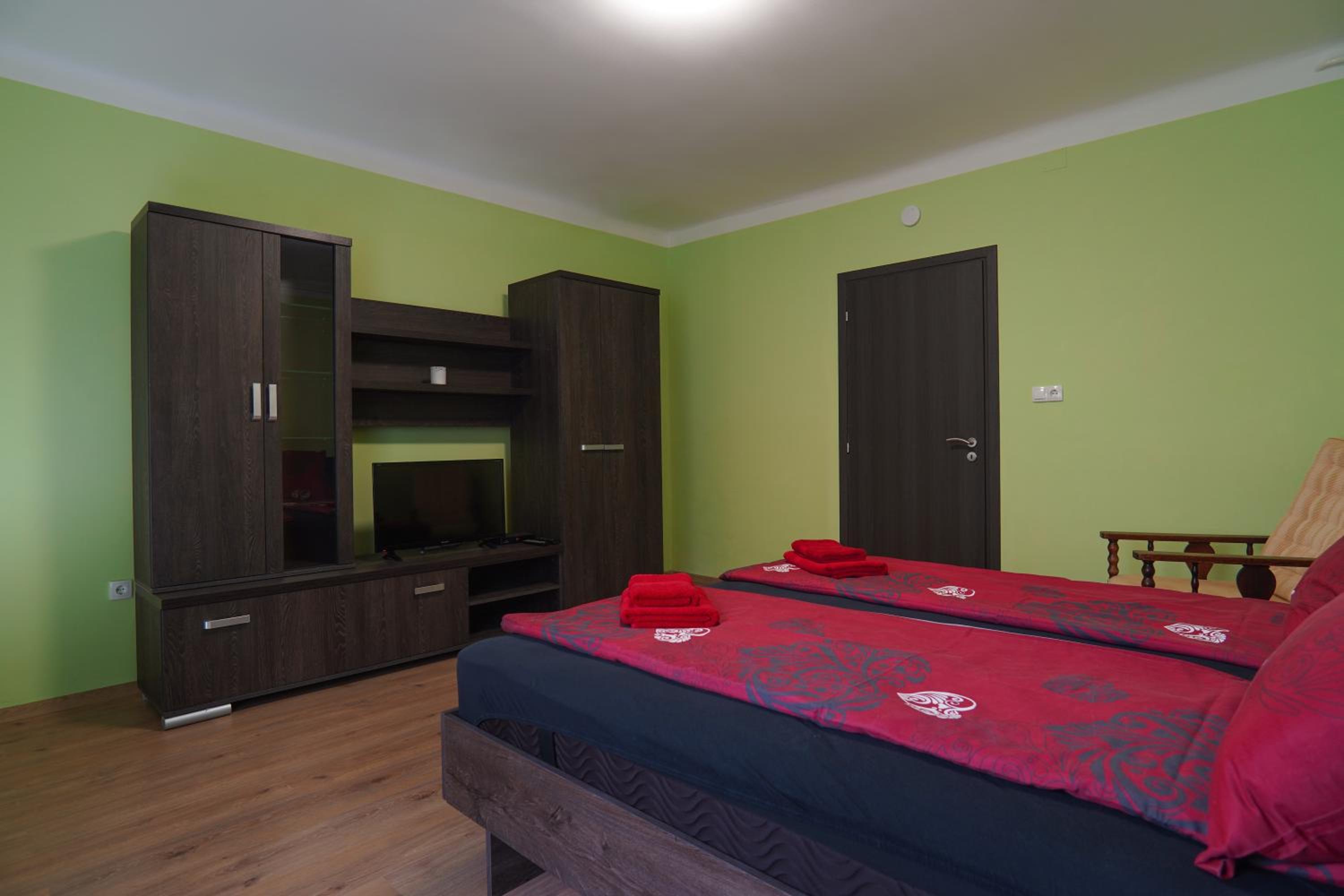 Lia Apartman Pécs - Image 2