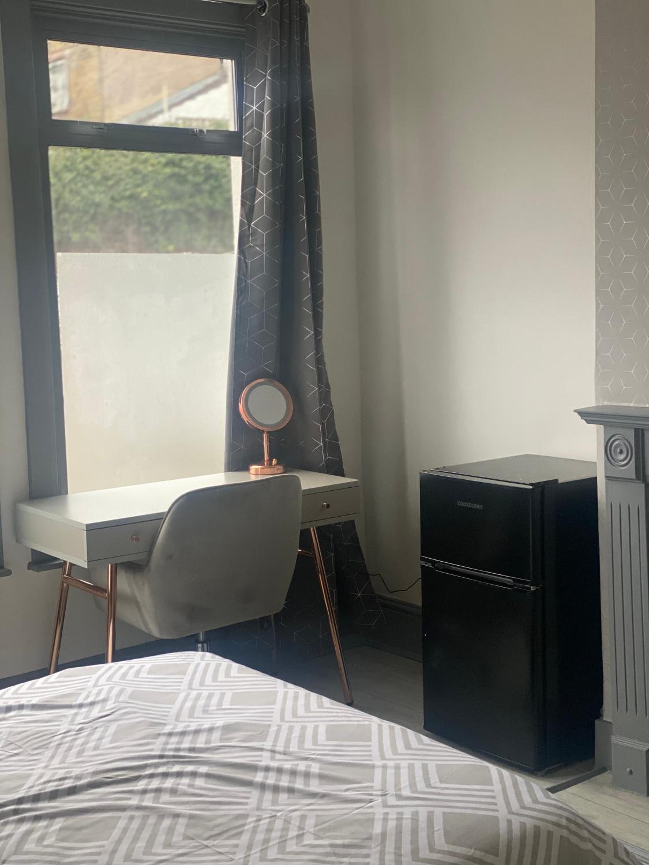 Plumstead common home on the hill on street Free parking view 3