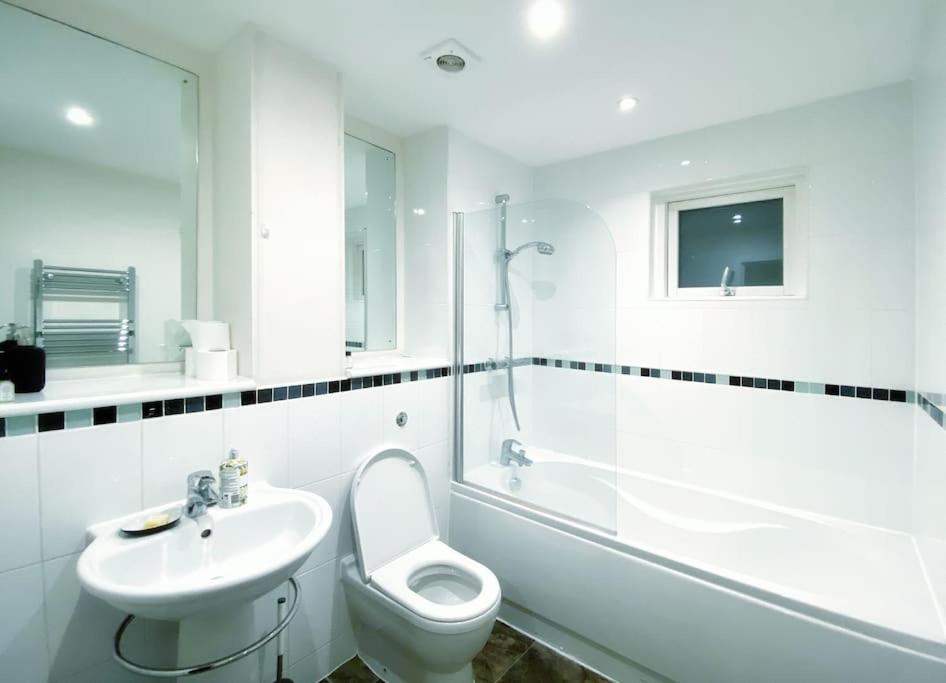 Two Bedroom Luxury Apt with film style