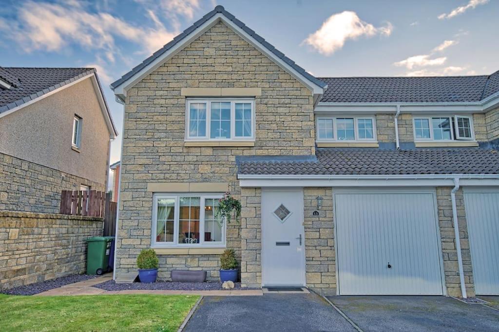 Three bedroom house in Culloden, Inverness view 5