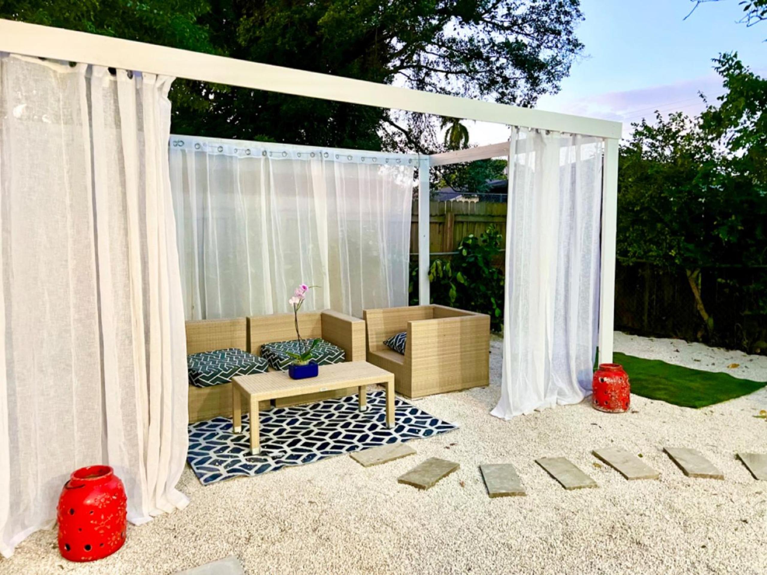 3 Seasons at the Carrington 3 Two Bedroom 1 Bath Apts -6 Bedrooms 3 bathrooms and 3 bedroom 2 bathroom Villa
