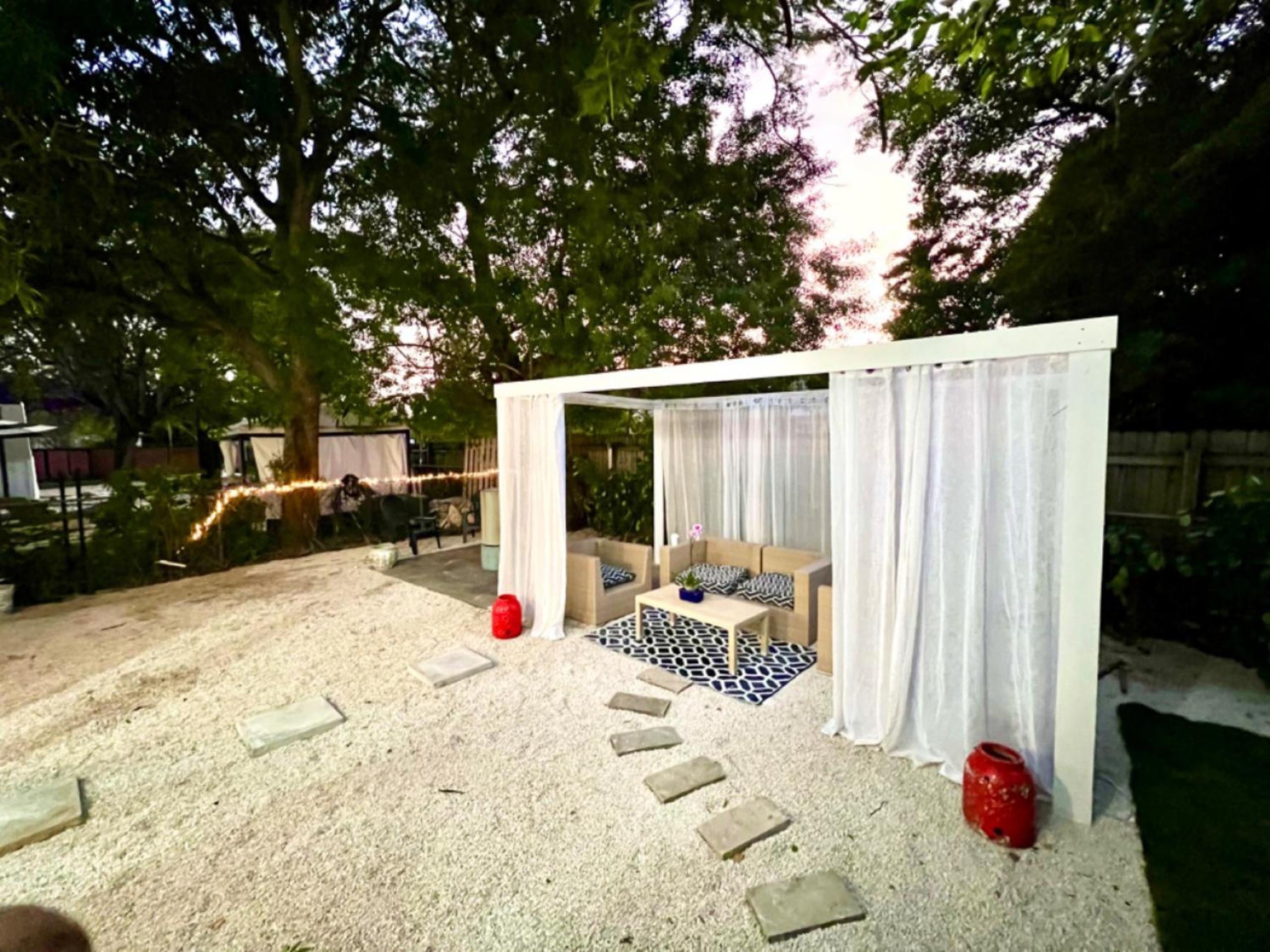 3 Seasons at the Carrington 3 Two Bedroom 1 Bath Apts -6 Bedrooms 3 bathrooms and 3 bedroom 2 bathroom Villa