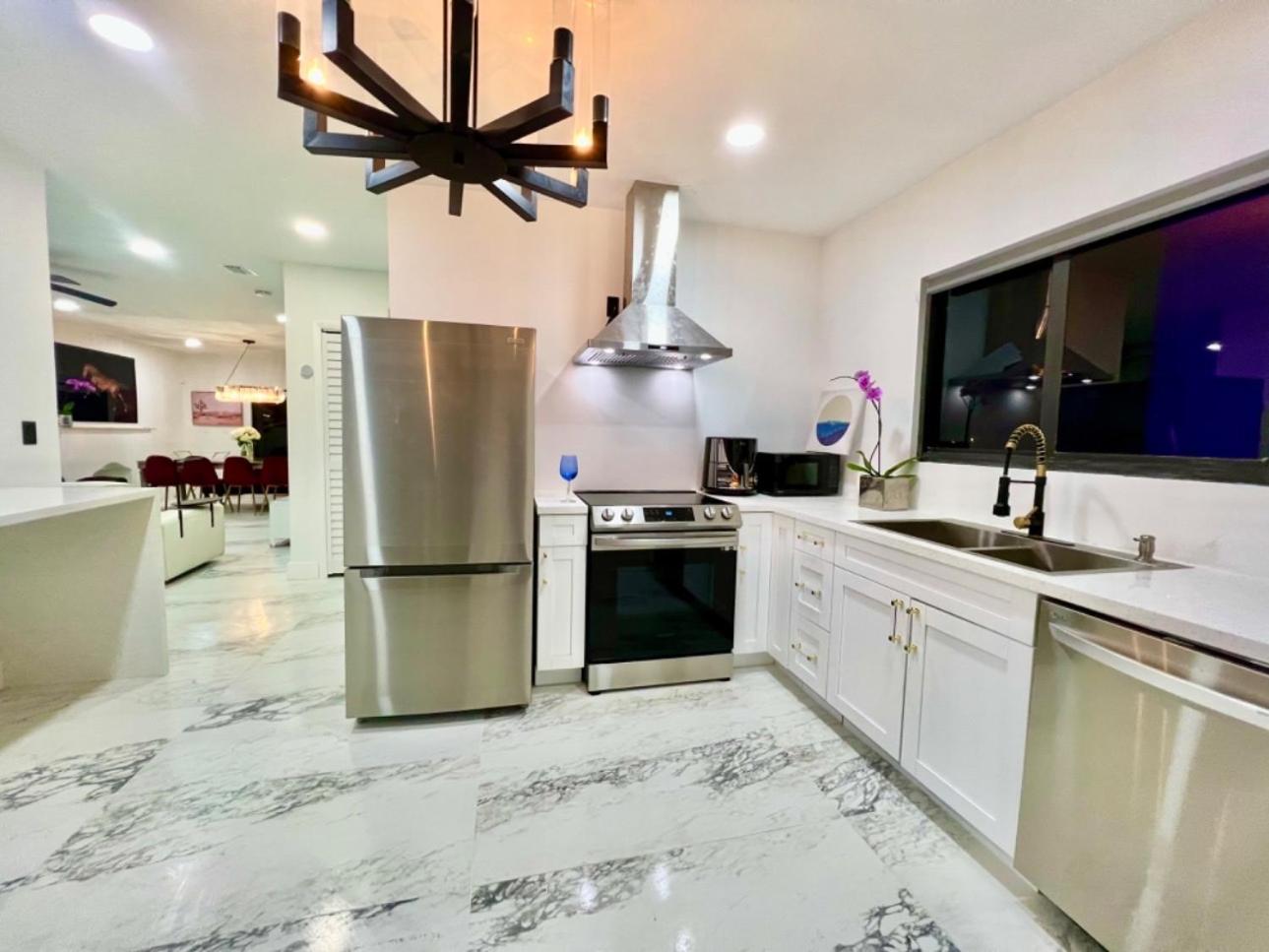 3 Seasons at the Carrington 3 Two Bedroom 1 Bath Apts -6 Bedrooms 3 bathrooms and 3 bedroom 2 bathroom Villa