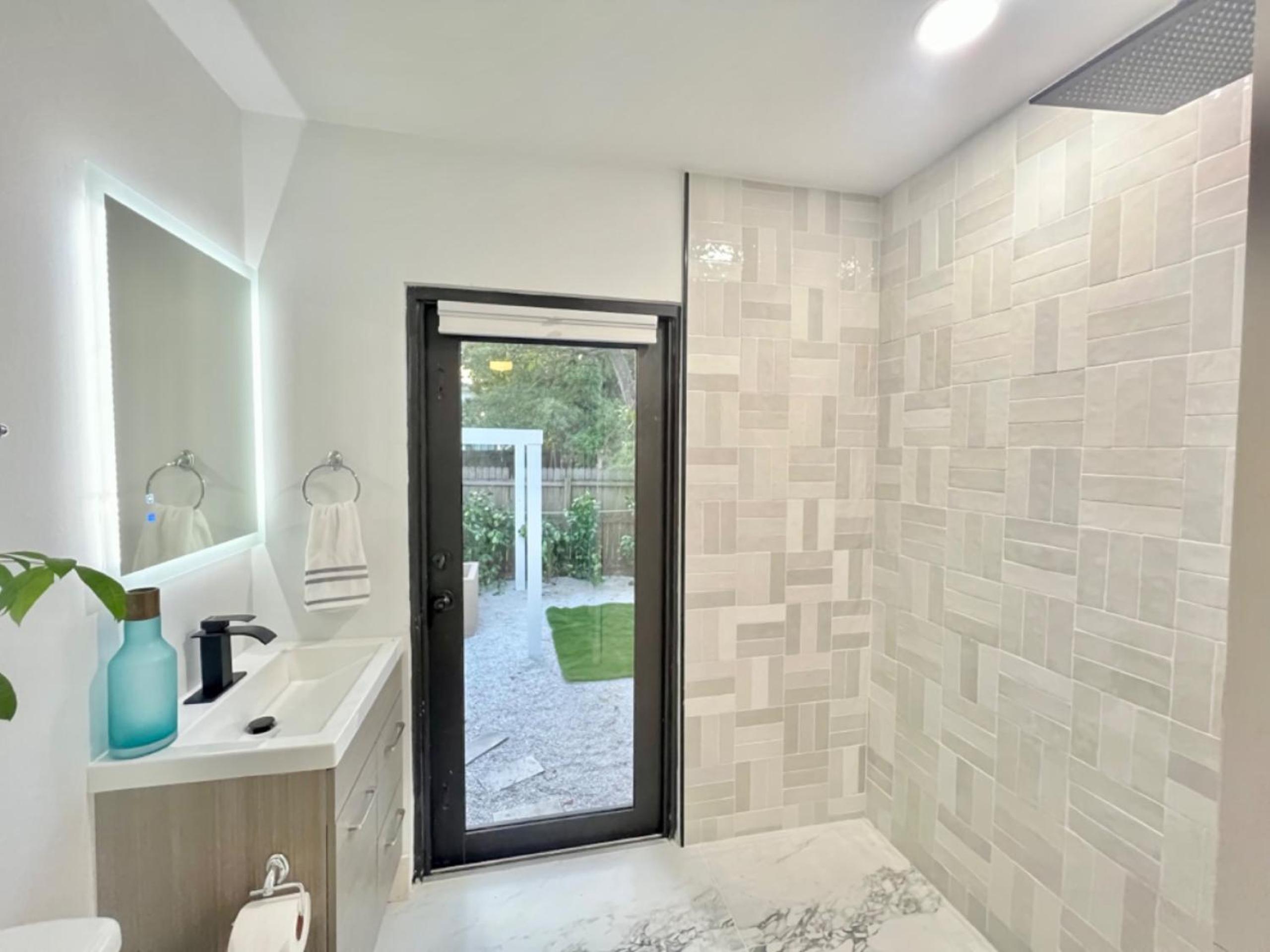 3 Seasons at the Carrington 3 Two Bedroom 1 Bath Apts -6 Bedrooms 3 bathrooms and 3 bedroom 2 bathroom Villa