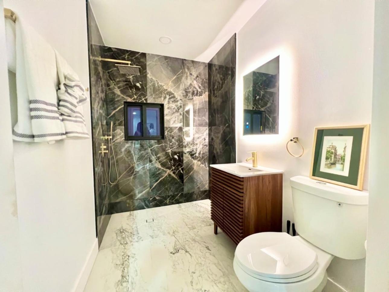 3 Seasons at the Carrington 3 Two Bedroom 1 Bath Apts -6 Bedrooms 3 bathrooms and 3 bedroom 2 bathroom Villa
