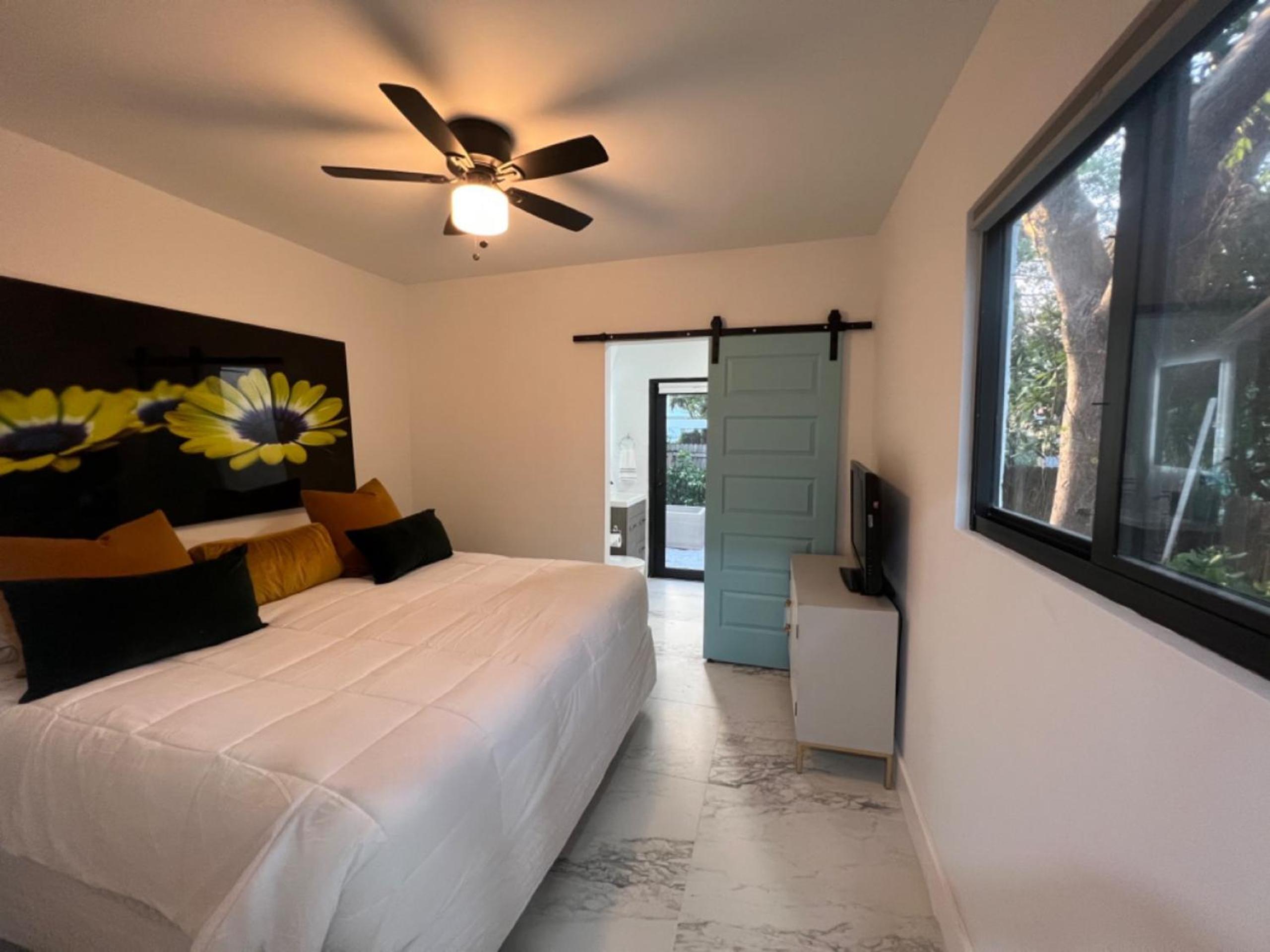 3 Seasons at the Carrington 3 Two Bedroom 1 Bath Apts -6 Bedrooms 3 bathrooms and 3 bedroom 2 bathroom Villa