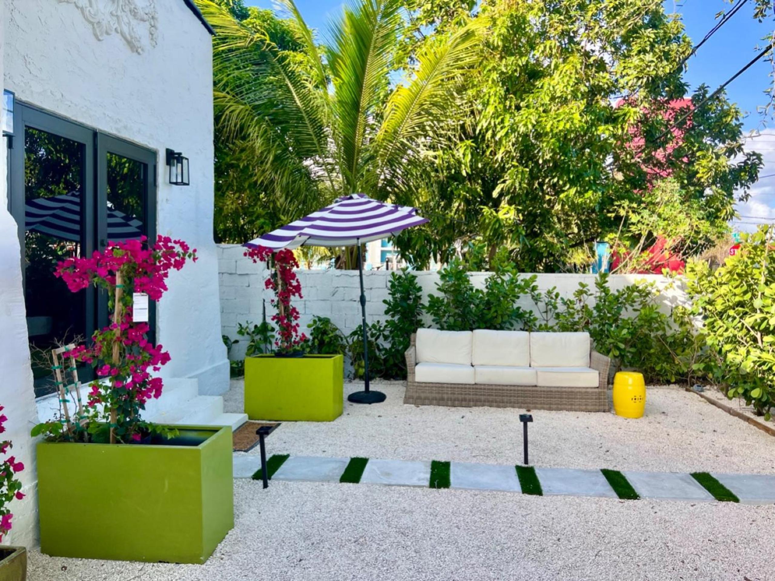 3 Seasons at the Carrington 3 Two Bedroom 1 Bath Apts -6 Bedrooms 3 bathrooms and 3 bedroom 2 bathroom Villa