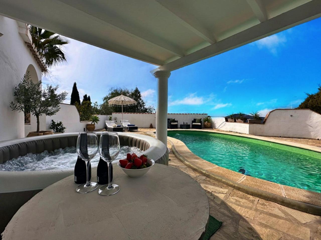 Casa Rural Boas, con vistas impresionantes, Barbacoa en Cómpeta by CostaDelSolEscapes