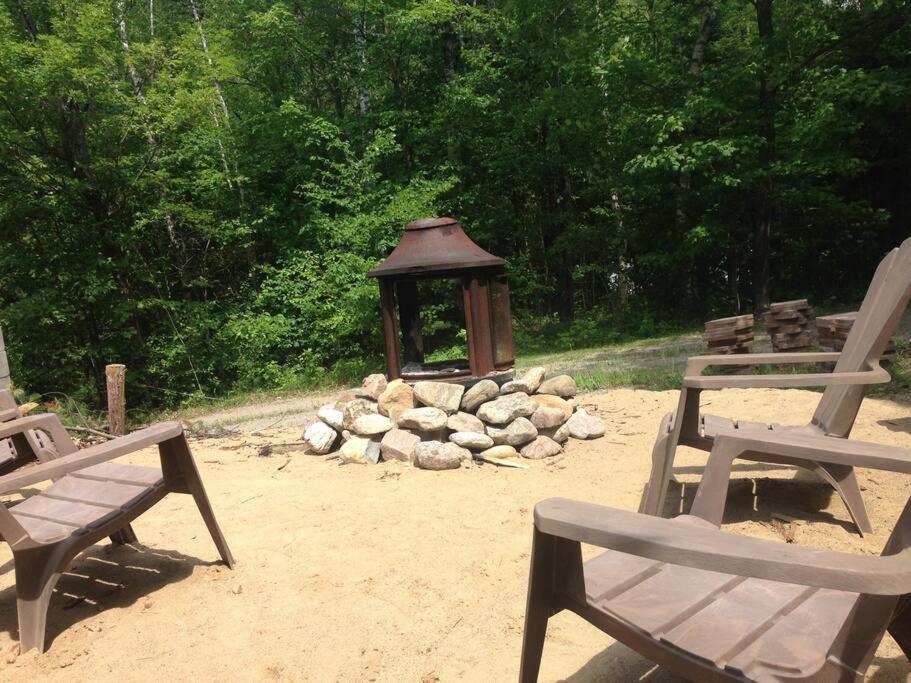 Cozy Lake Loj + Hot Tub & Fire Pit