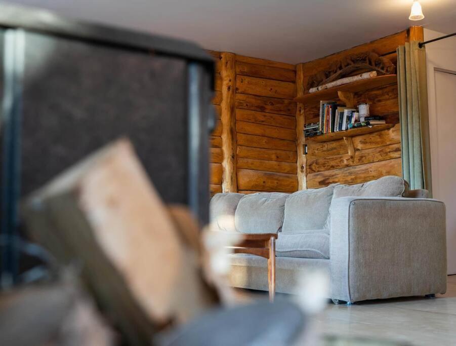Cozy Lake Loj + Hot Tub & Fire Pit