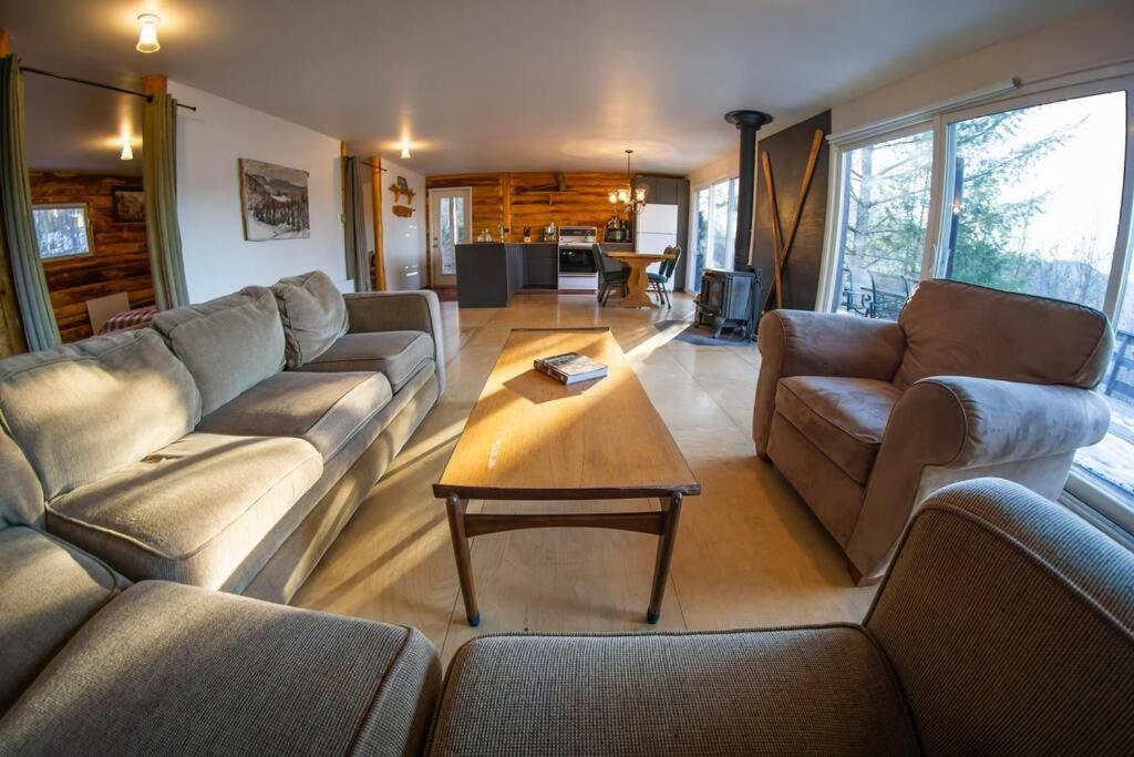 Cozy Lake Loj + Hot Tub & Fire Pit