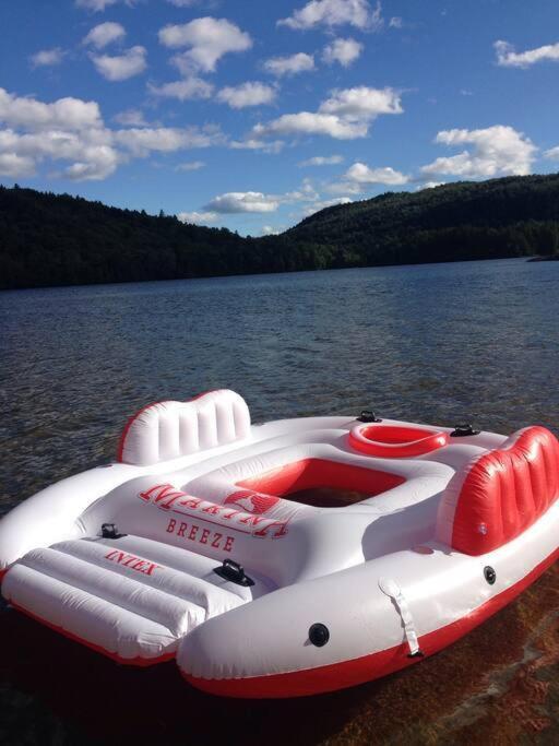 Cozy Lake Loj + Hot Tub & Fire Pit