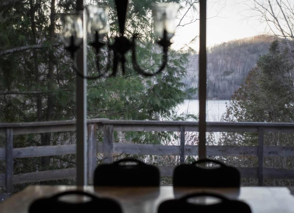 Cozy Lake Loj + Hot Tub & Fire Pit