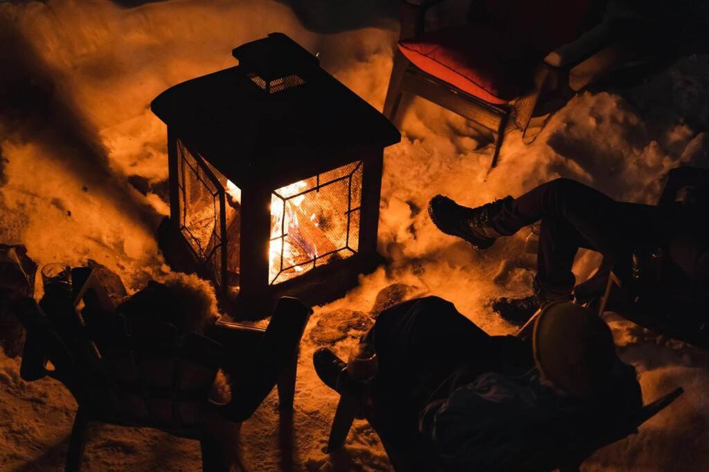 Cozy Lake Loj + Hot Tub & Fire Pit