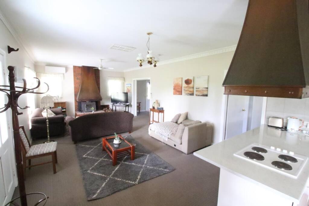 Daisy Cottage located on Buckland Estate