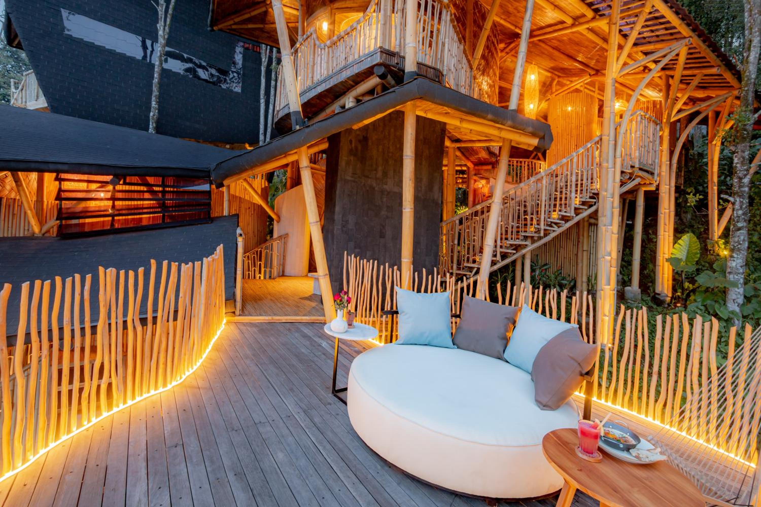 3 Bdr - Luxury Cliffside Bamboo Villa view 2