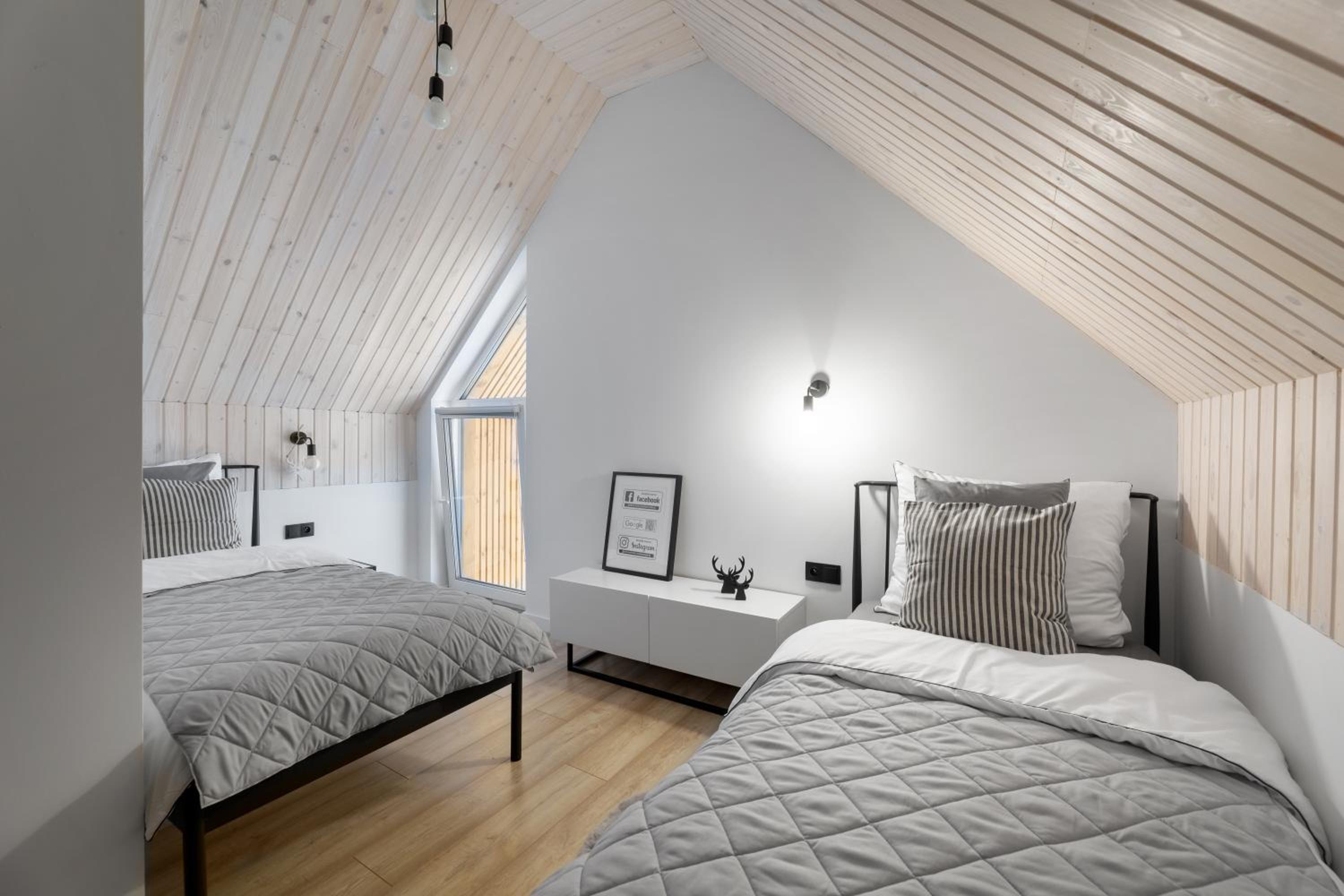Hill & Chill Kudowa Zdrój - nowoczesne stodoły ze strefą SPA, balia, sauna