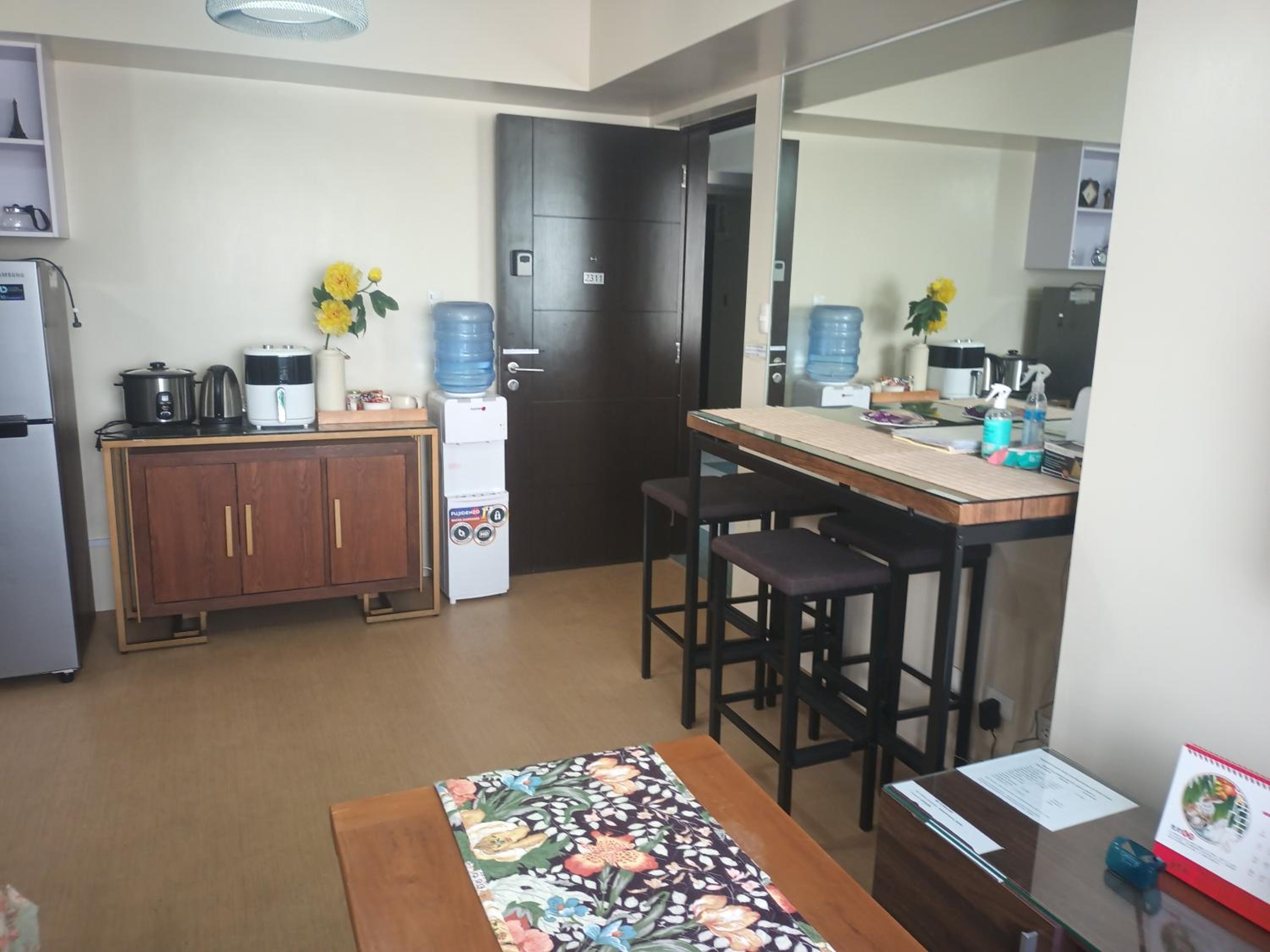 NICE CORNER AYALA 1 bedroom condo at heart of DAVAO CITY with hi speed wi fi internet - Image 2