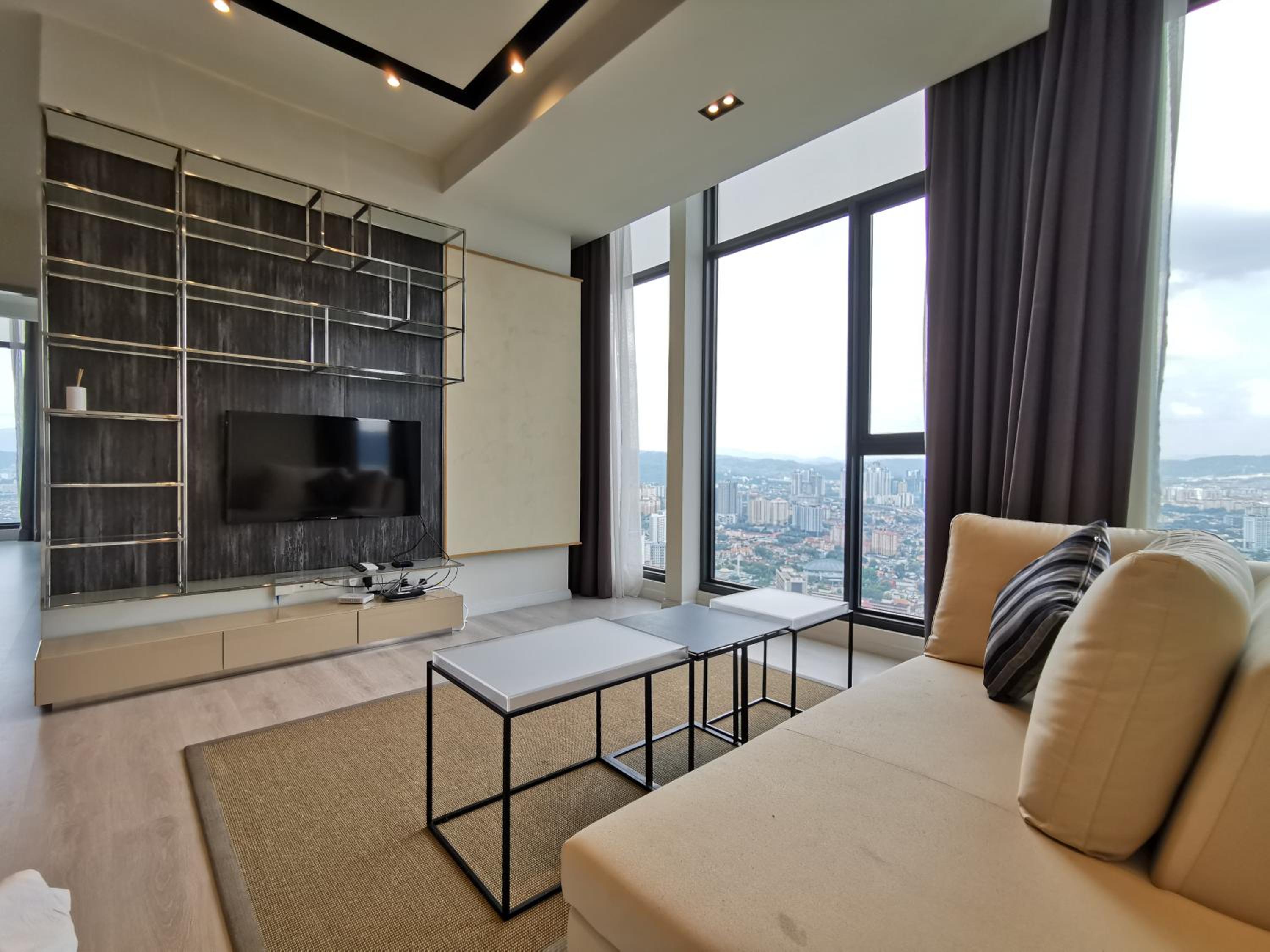 Expressionz Professional Suites by AURORA SUMMER SUITES