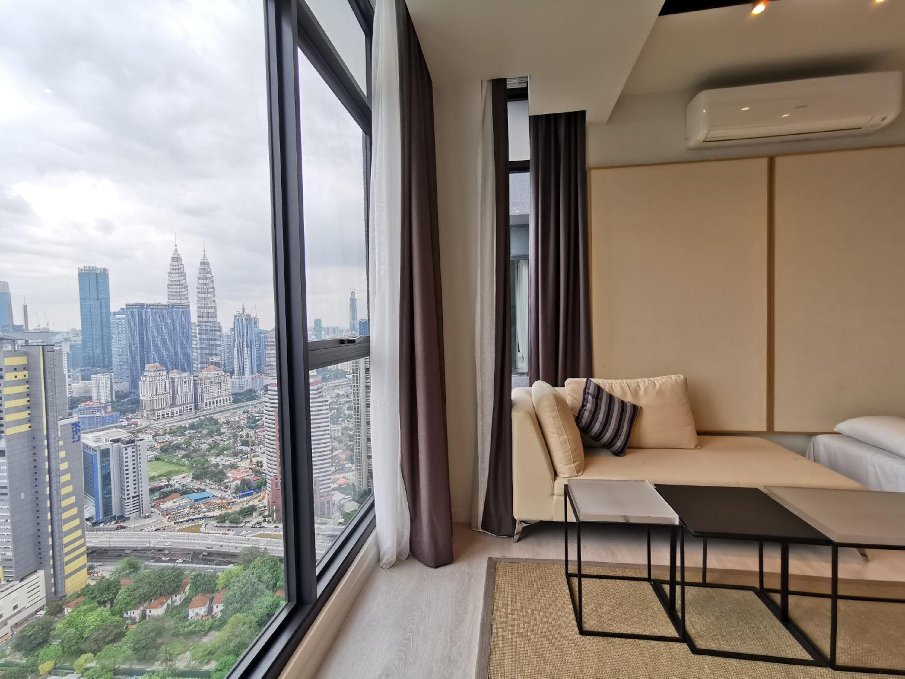Expressionz Professional Suites by AURORA SUMMER SUITES