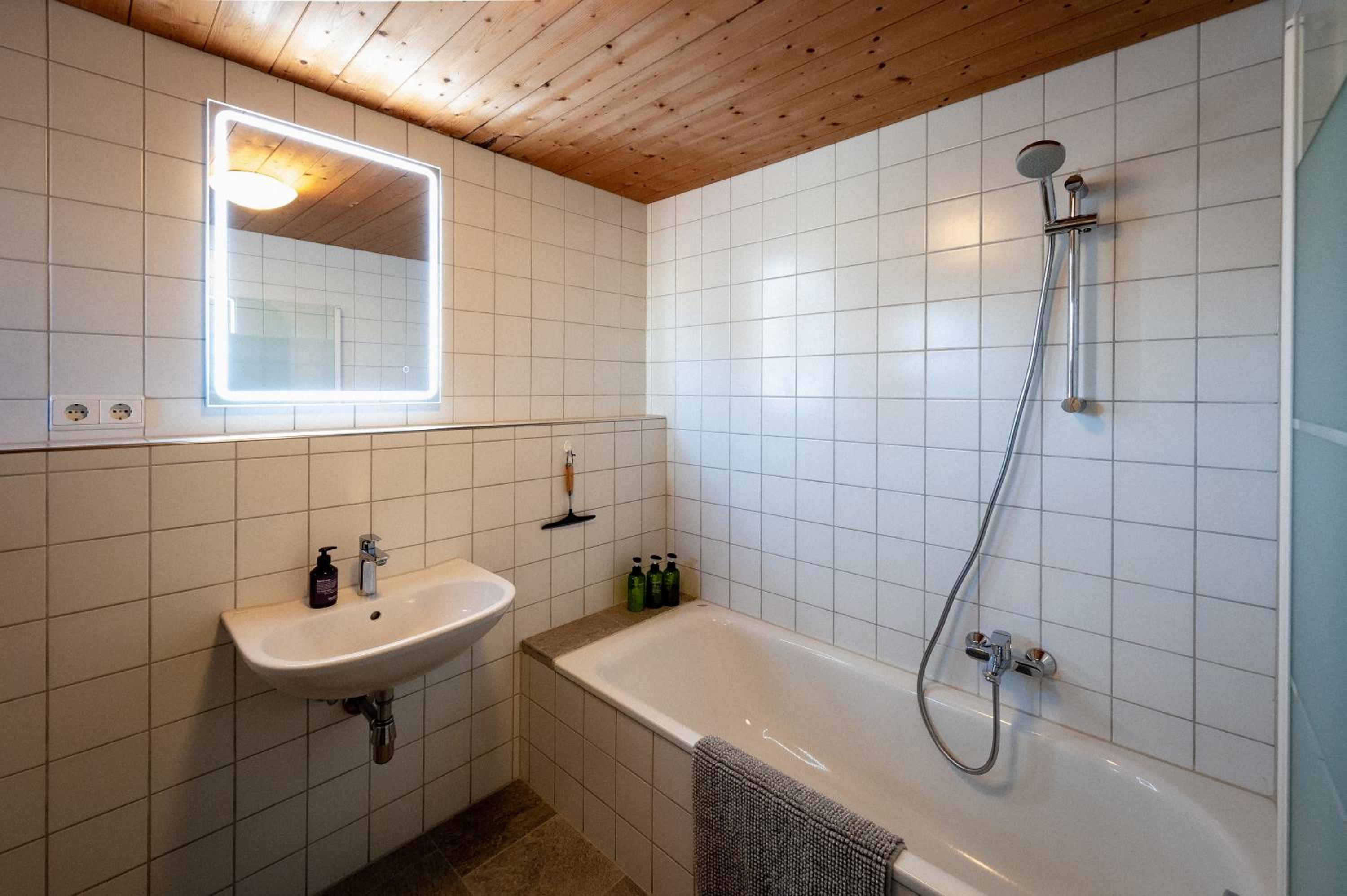 Bodensee Apartments, Sauna, Lake Walks, Free Parking, Self Checkin, Nature Reserve, Restaurants Nearby