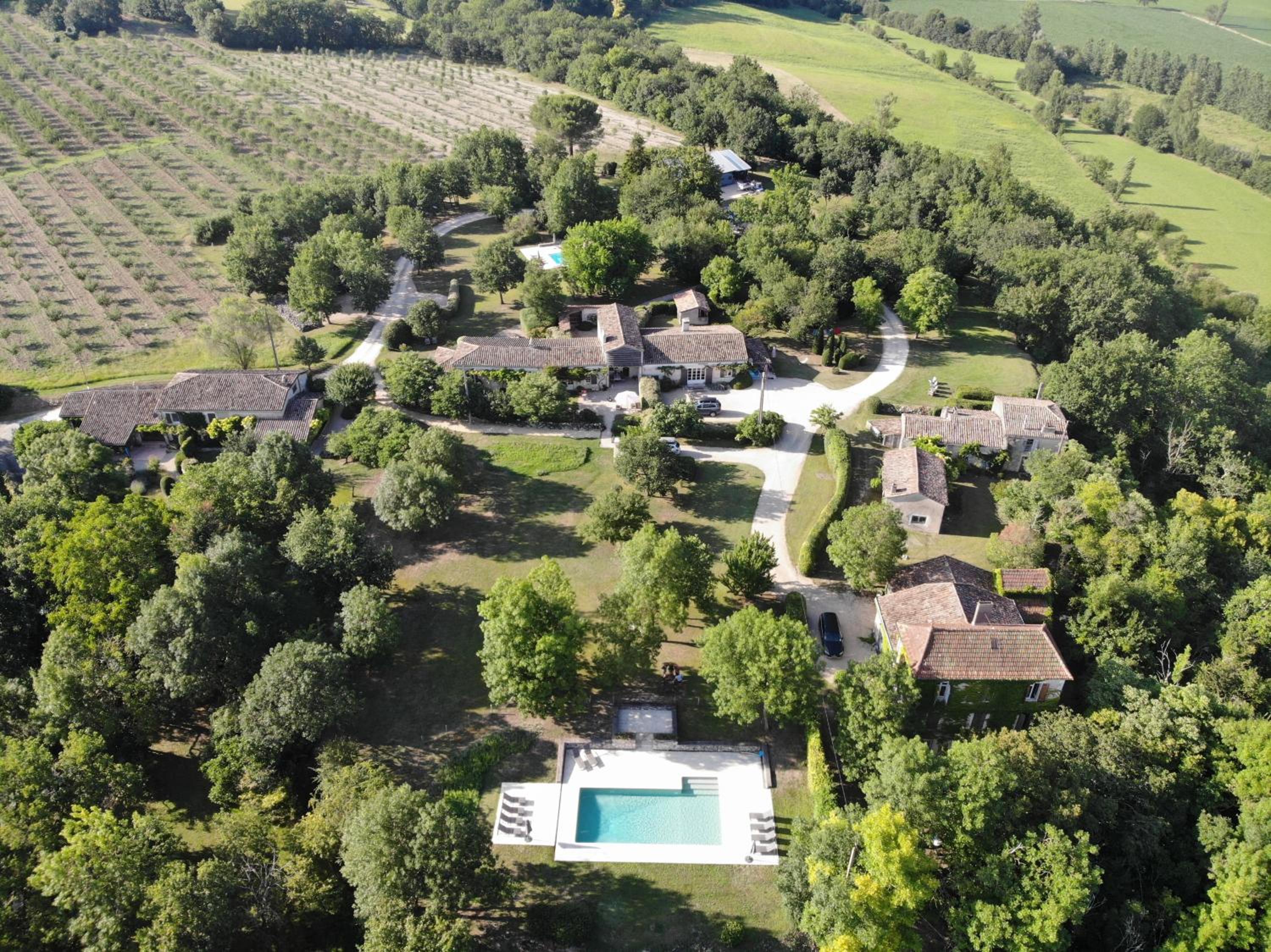 Lo.f.t ô village