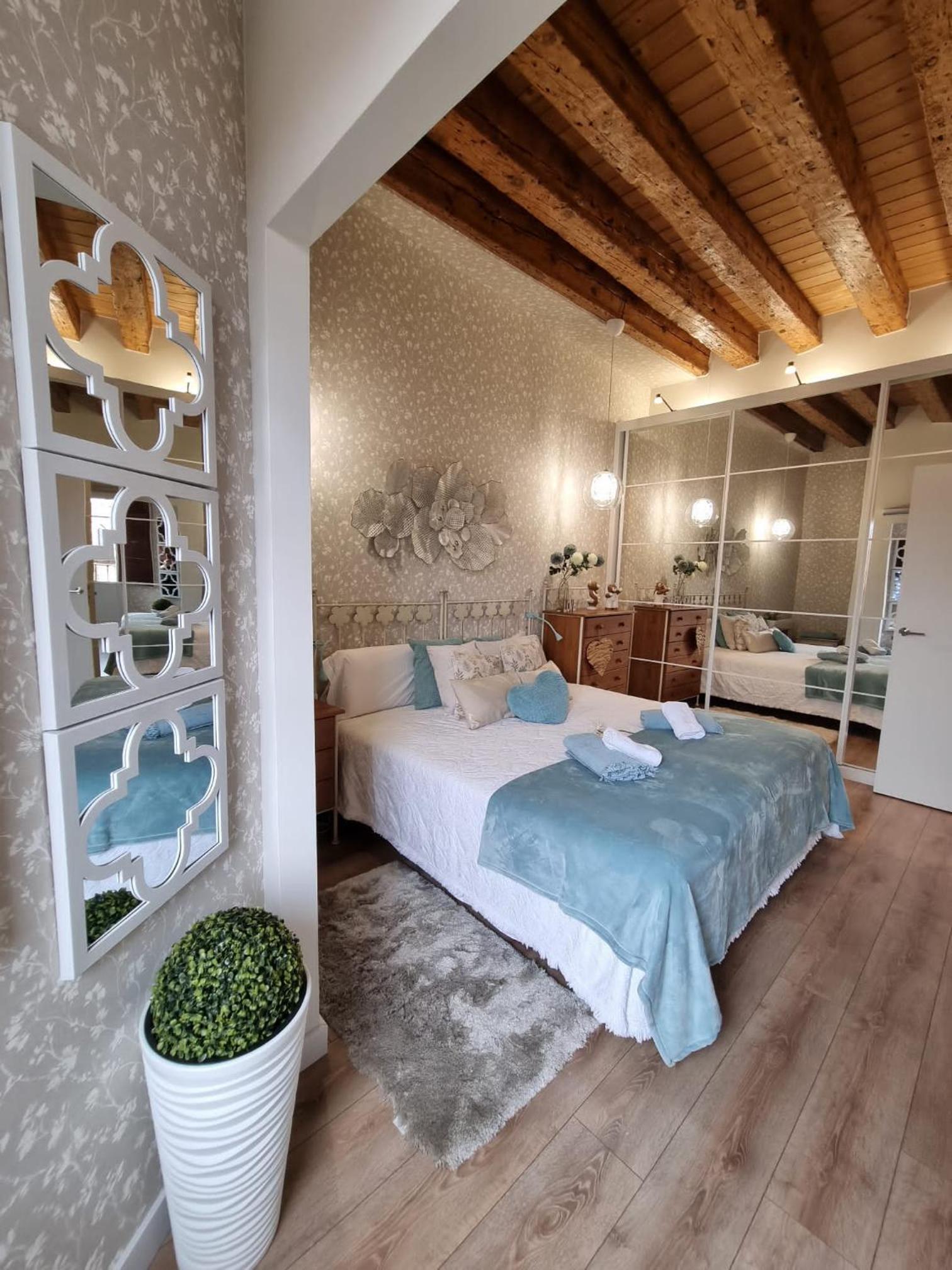 Una MIRADA A LA CATEDRAL-Apartamentos Burgos Catedral