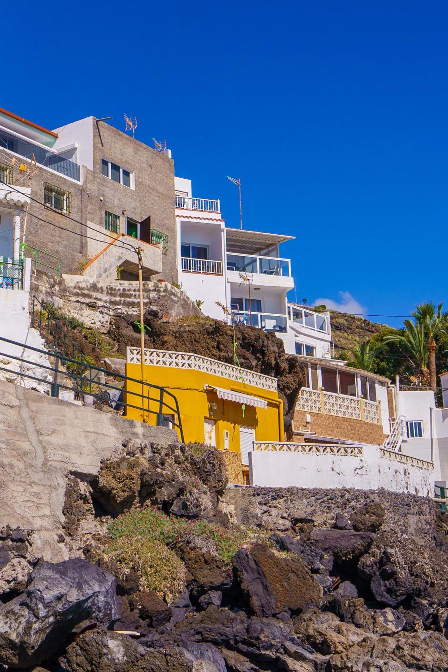 Spacious studio next to the sea with stunning views