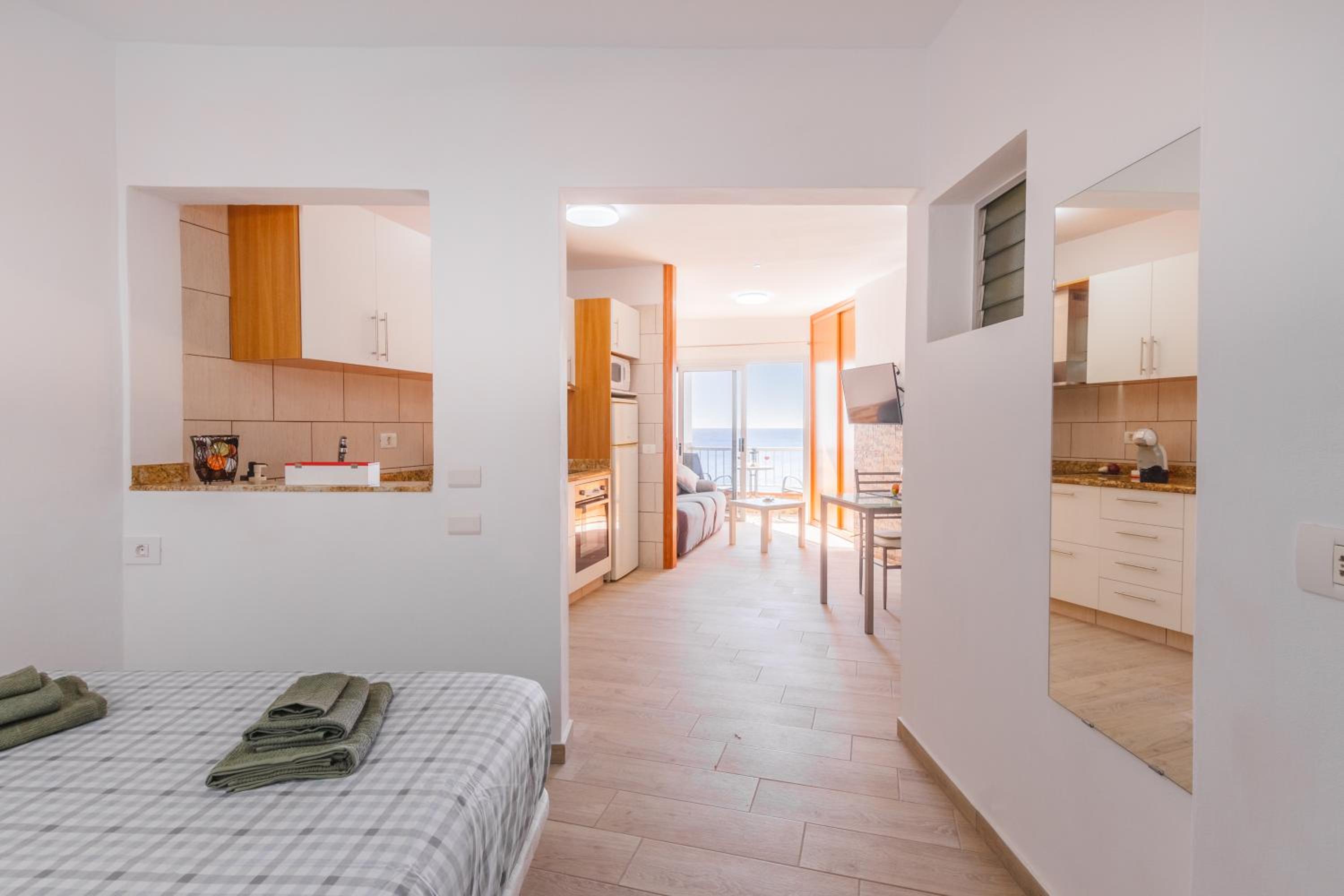 Spacious studio next to the sea with stunning views