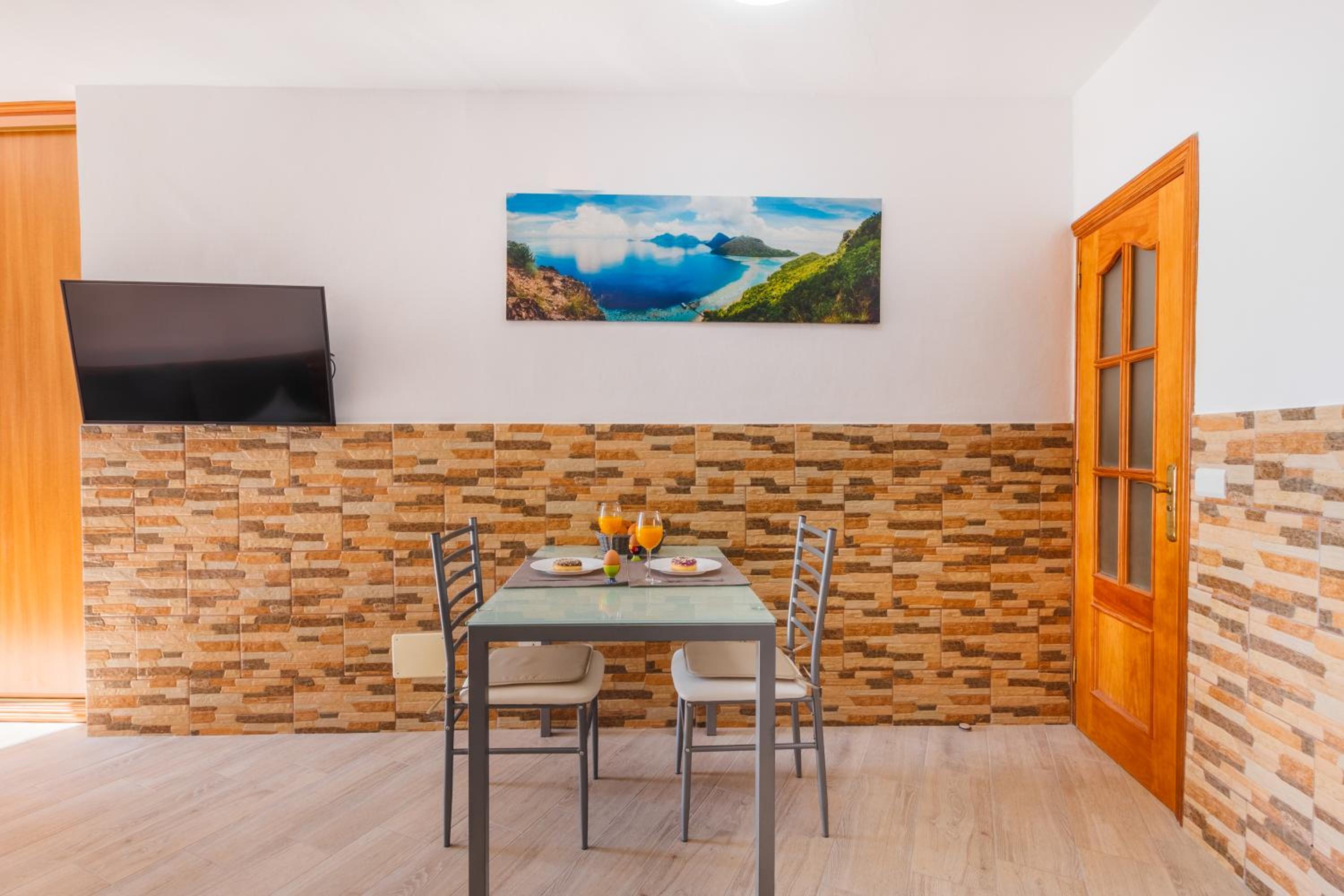 Spacious studio next to the sea with stunning views