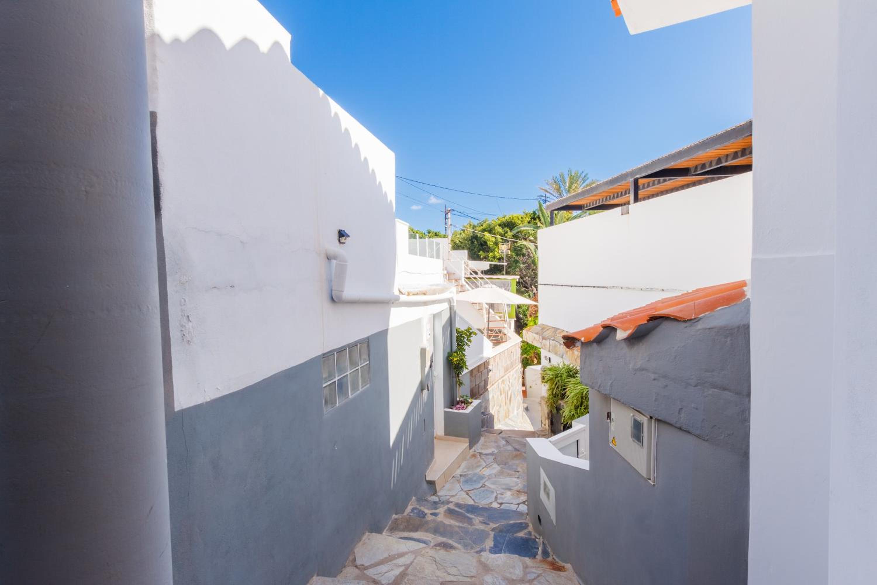 Spacious studio next to the sea with stunning views