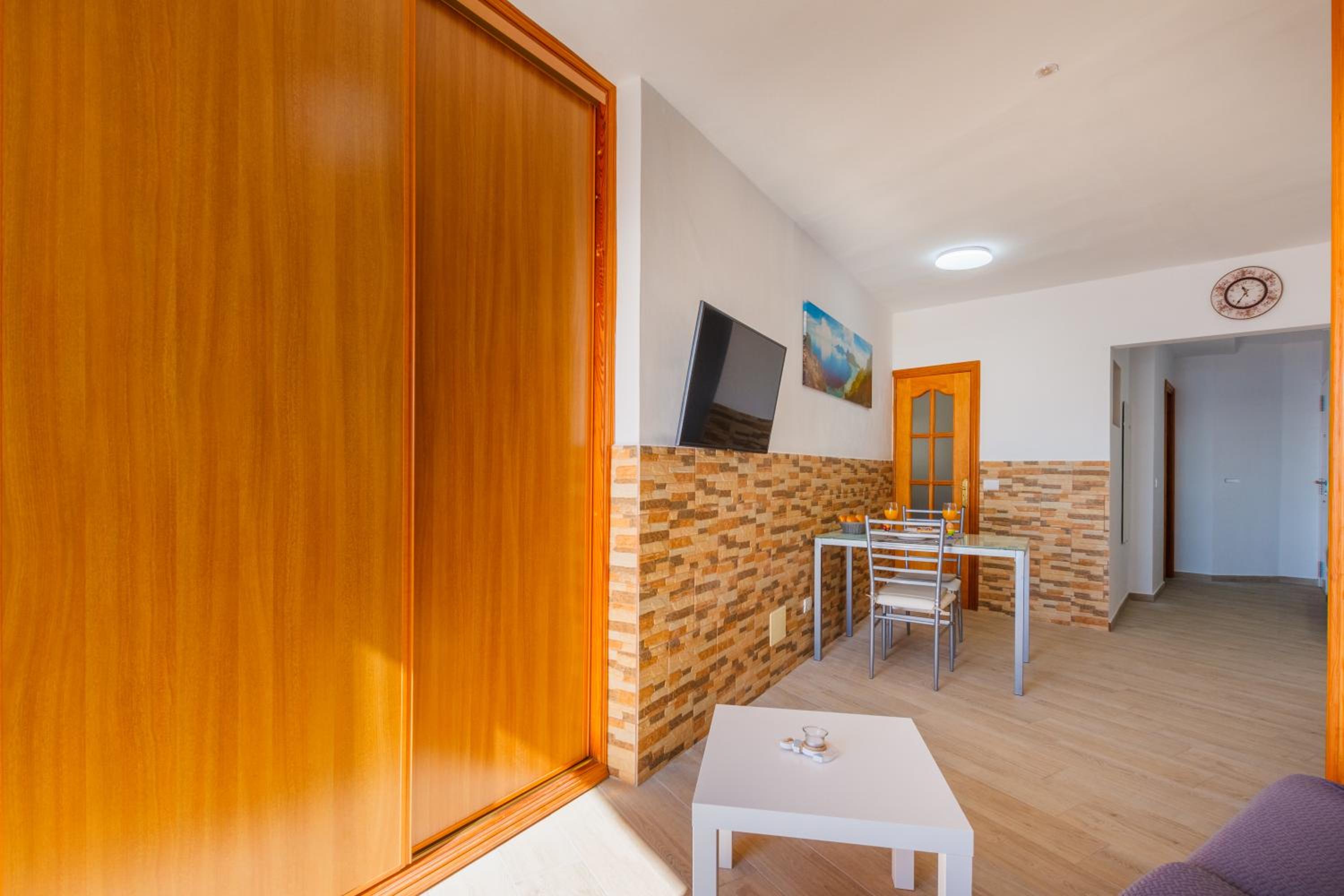 Spacious studio next to the sea with stunning views
