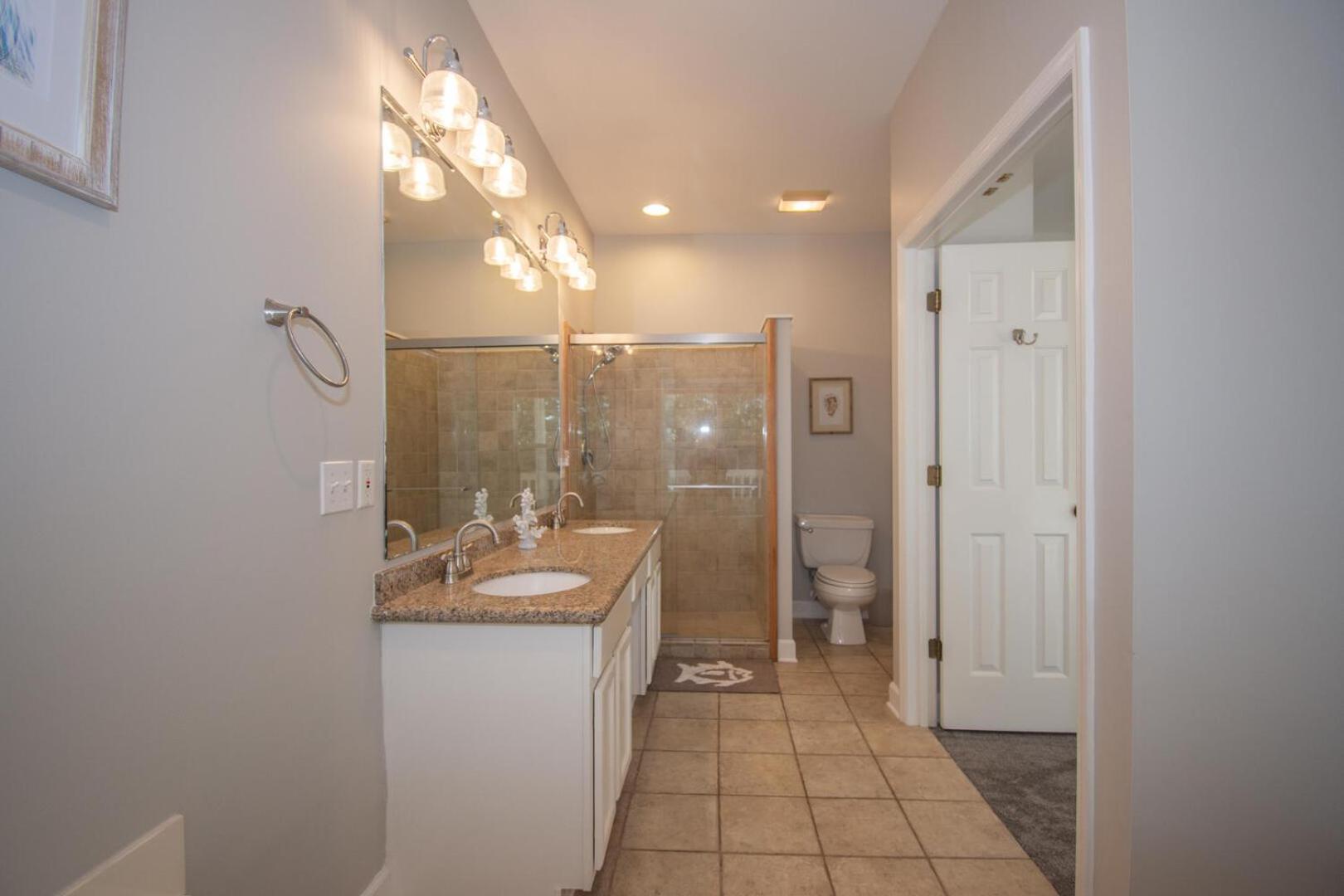 Lovely 2-story, 3-Bd Home, Steps to Marina store and Bonito Boathouse
