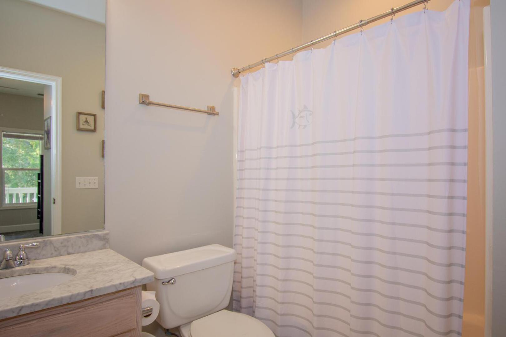 Lovely 2-story, 3-Bd Home, Steps to Marina store and Bonito Boathouse