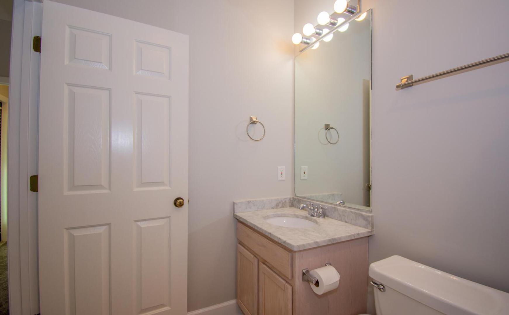 Lovely 2-story, 3-Bd Home, Steps to Marina store and Bonito Boathouse